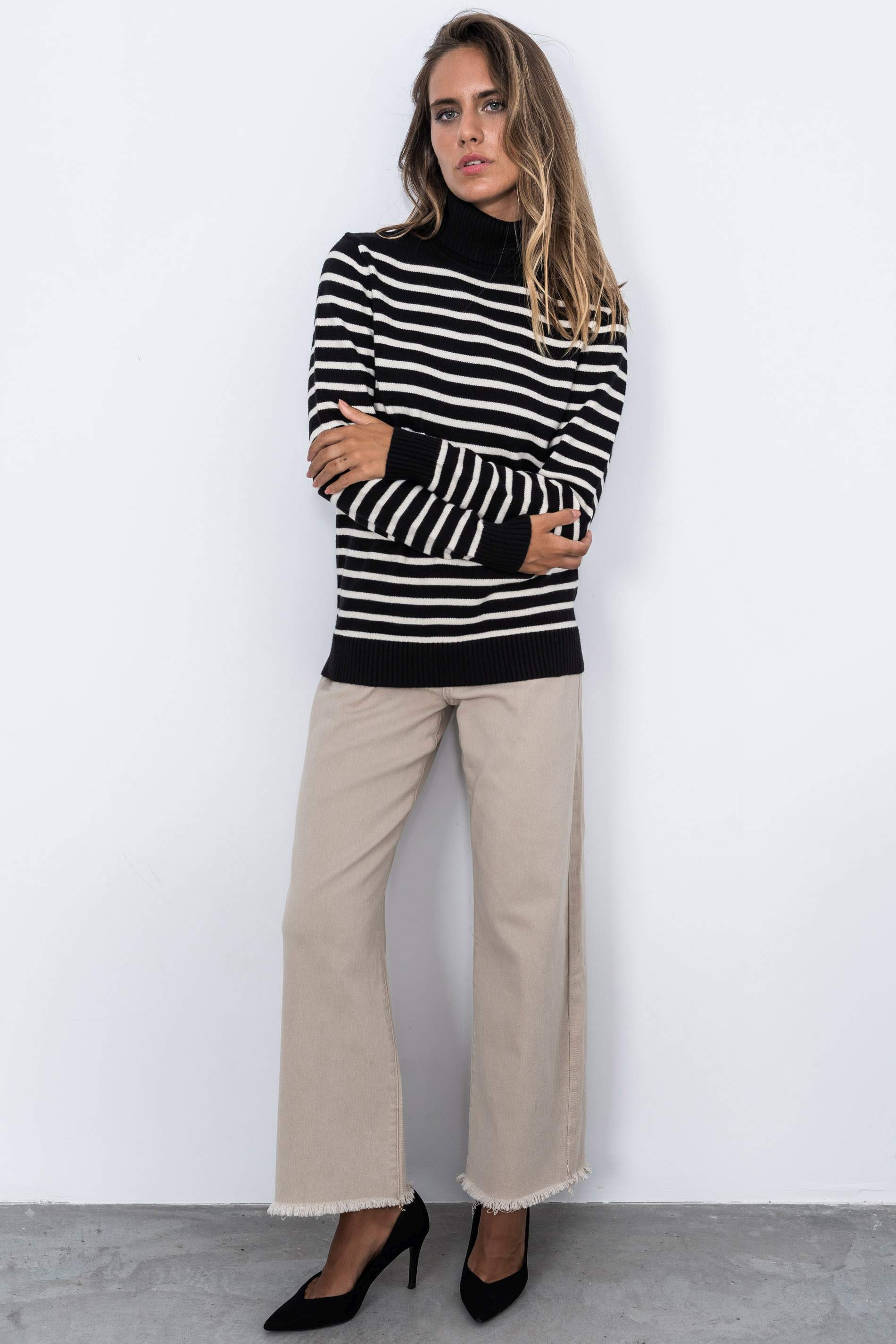 JERSEY C CISNE RAYAS CRUDO Y NEGRO