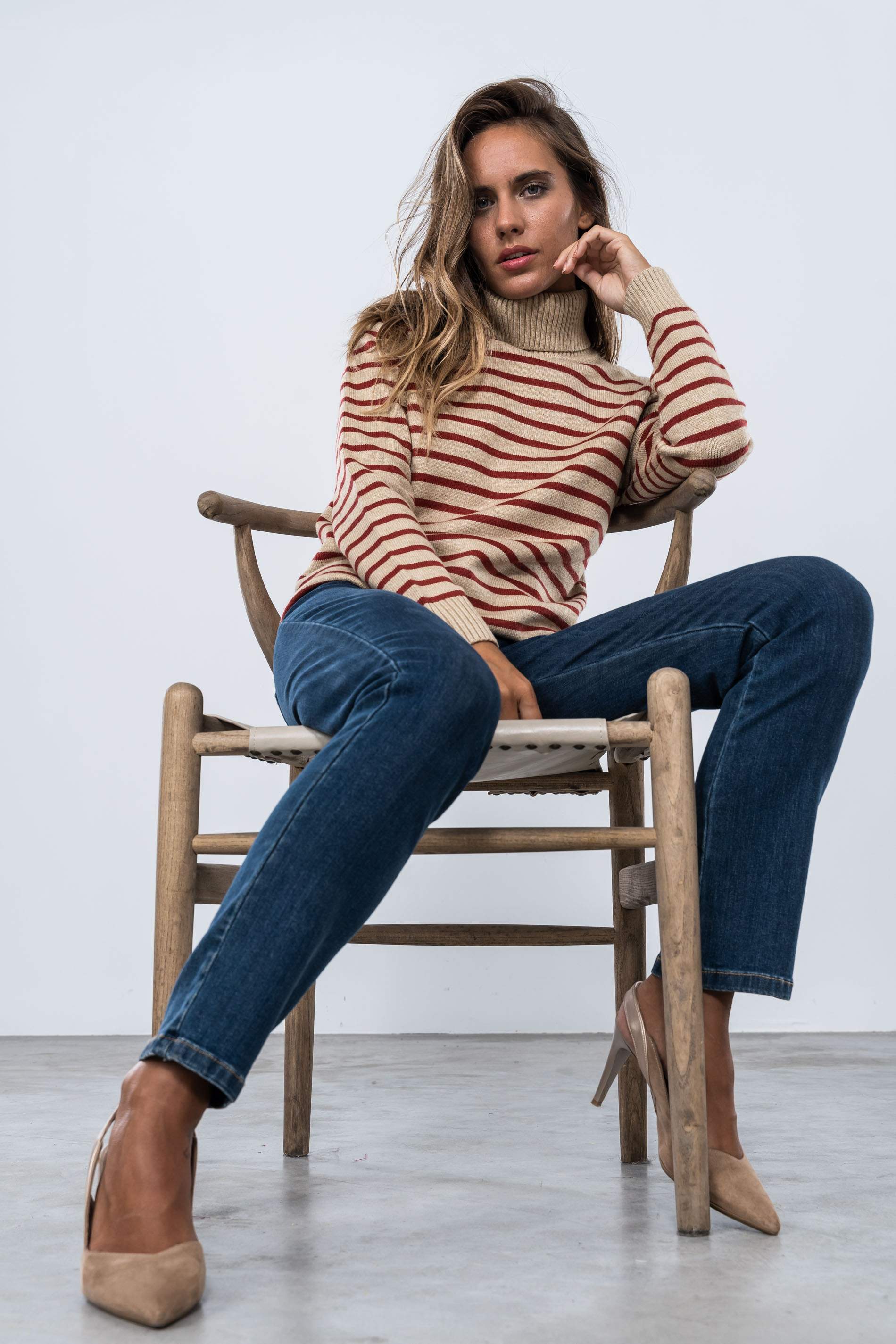 JERSEY CUELLO CISNE RAYAS CRUDO Y CAMEL