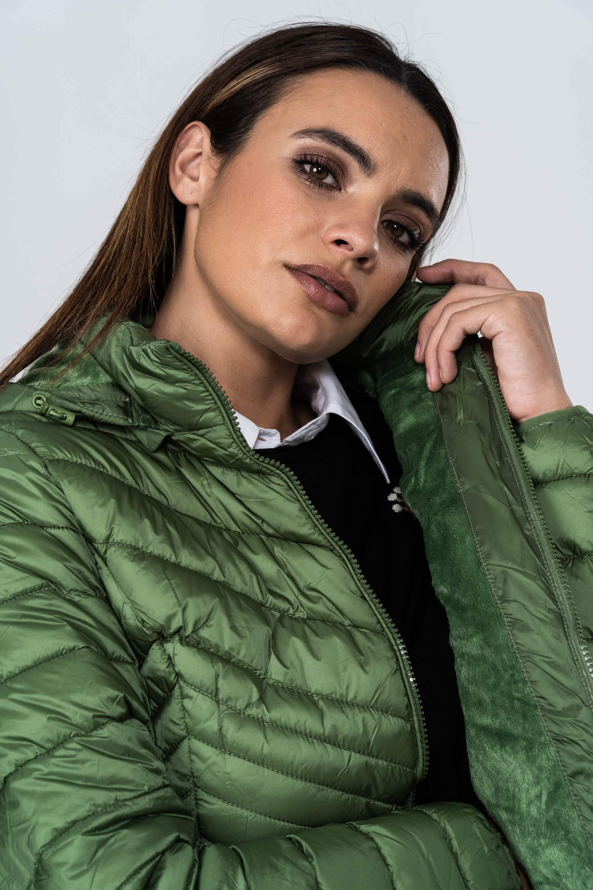 PARKA SATINADA PESPUNTE DIAGONAL VERDE