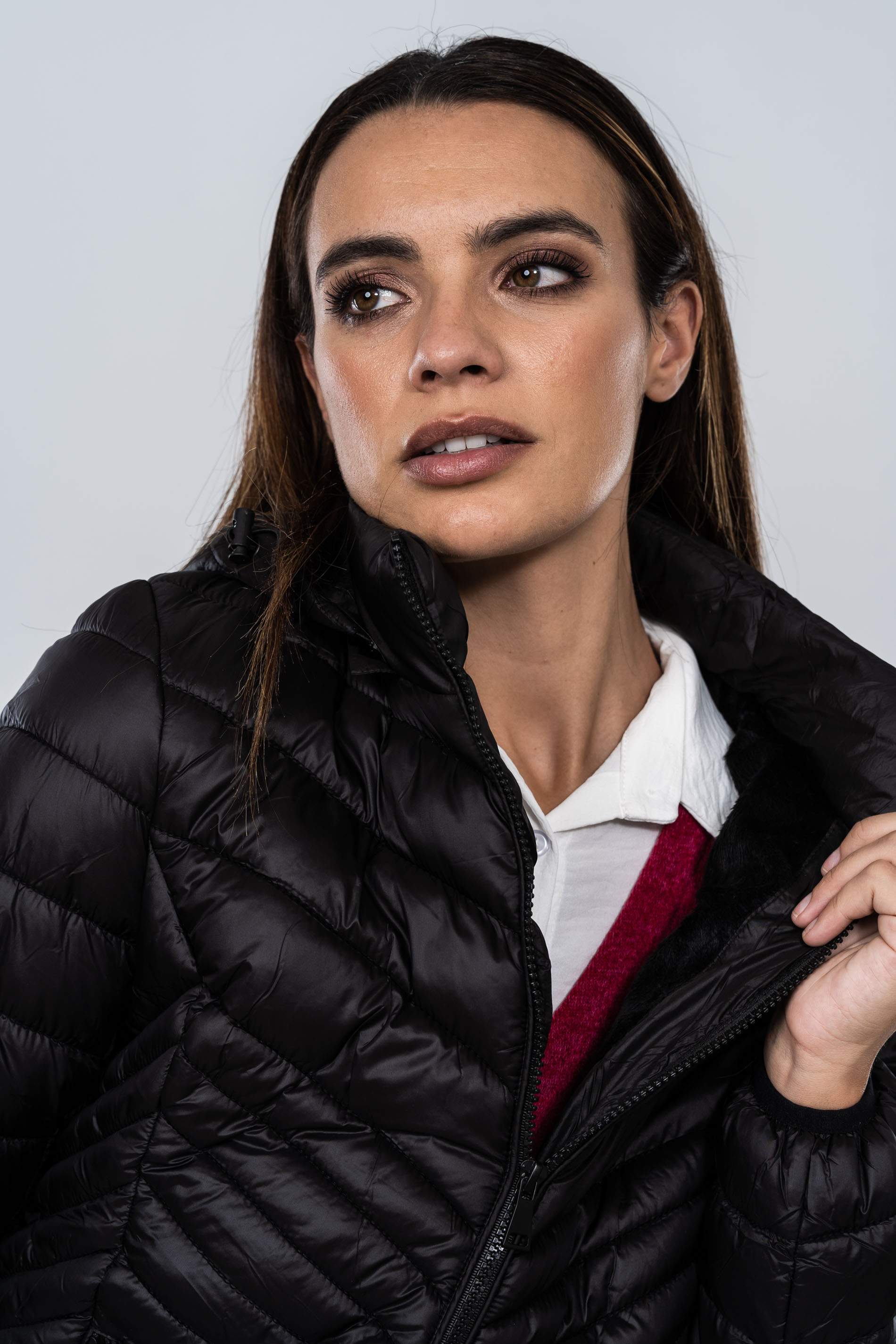 PARKA SATINADA PESPUNTE DIAGONAL NEGRA