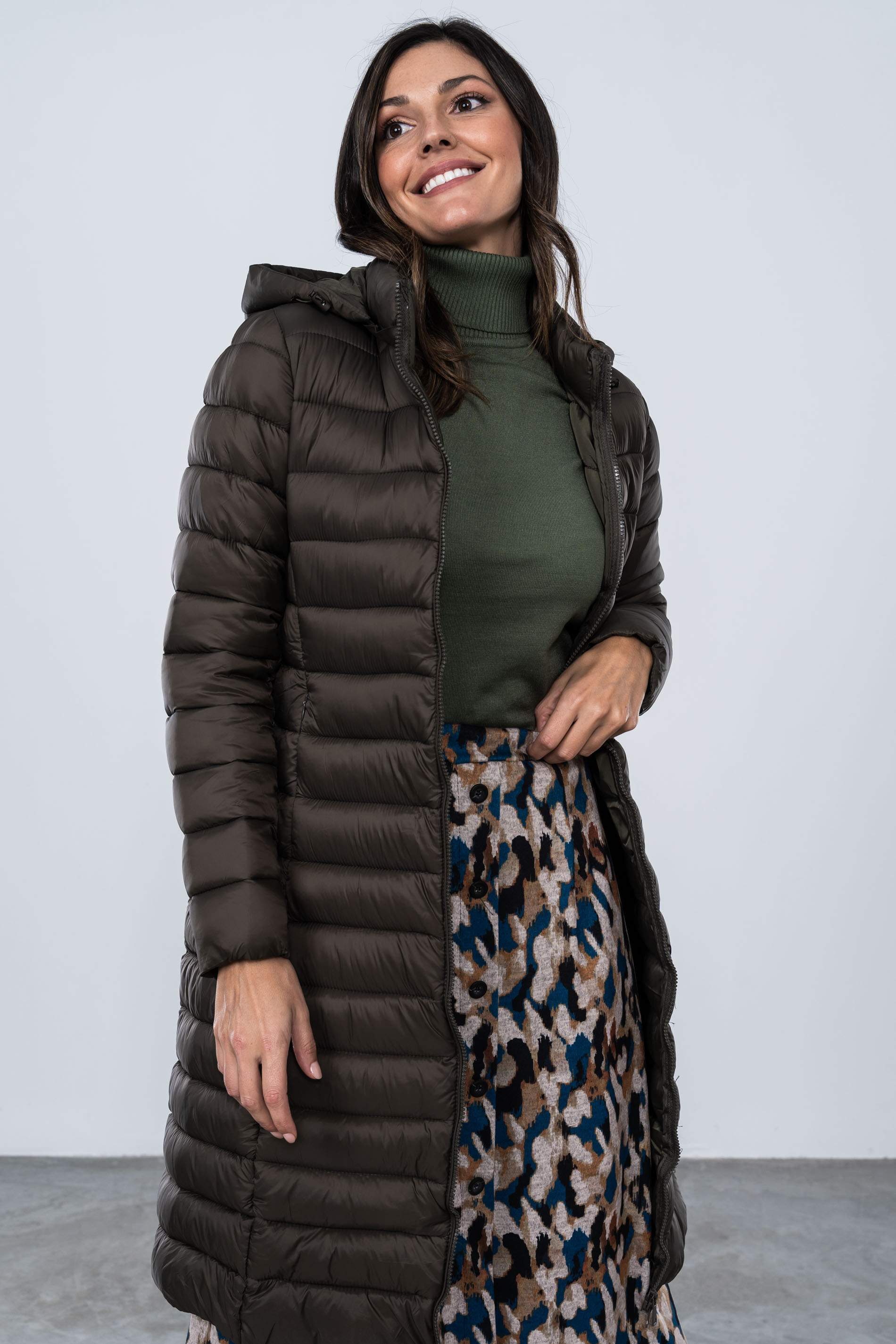 PARKA LARGA CINTURON KAKI