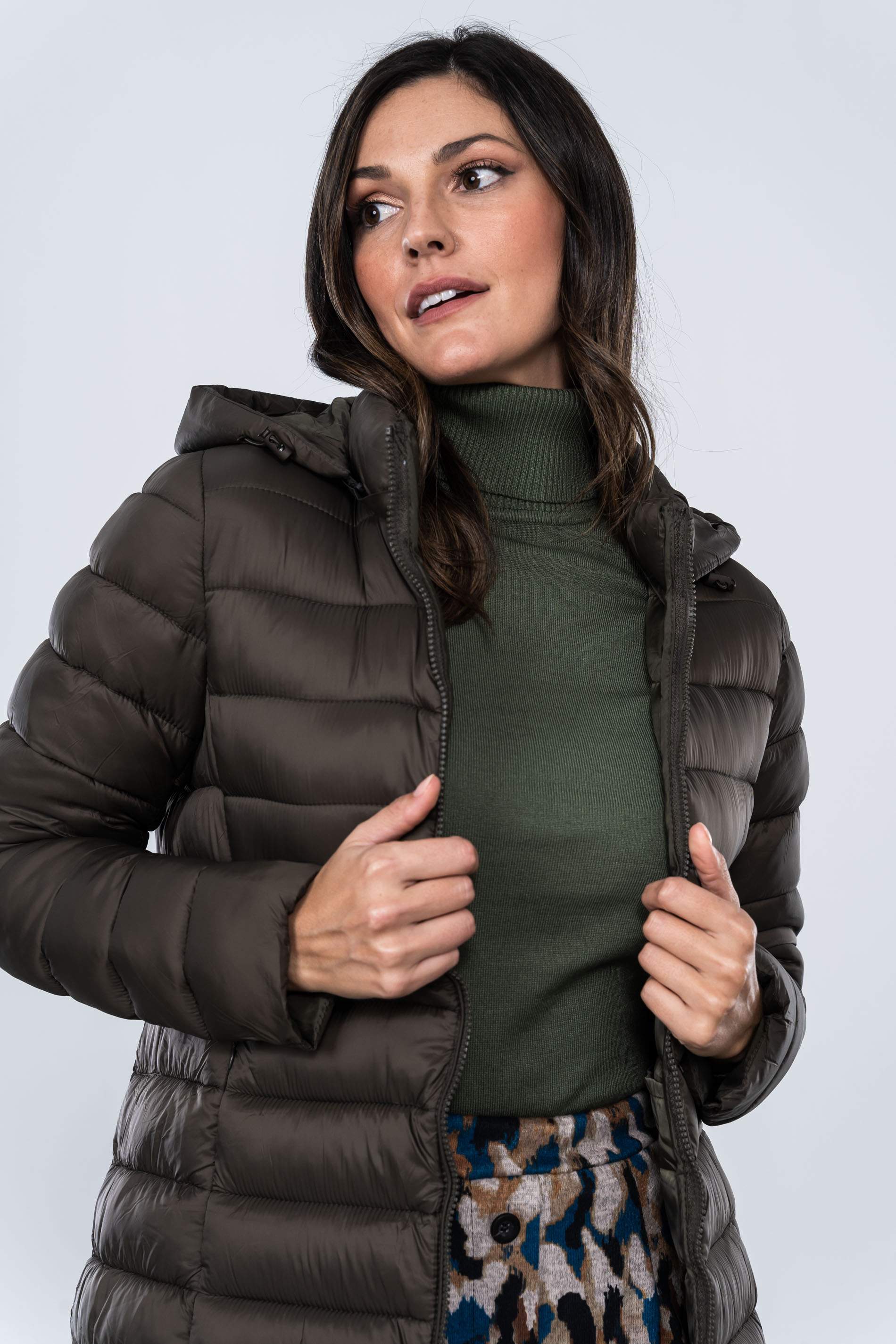 PARKA LARGA CINTURON KAKI