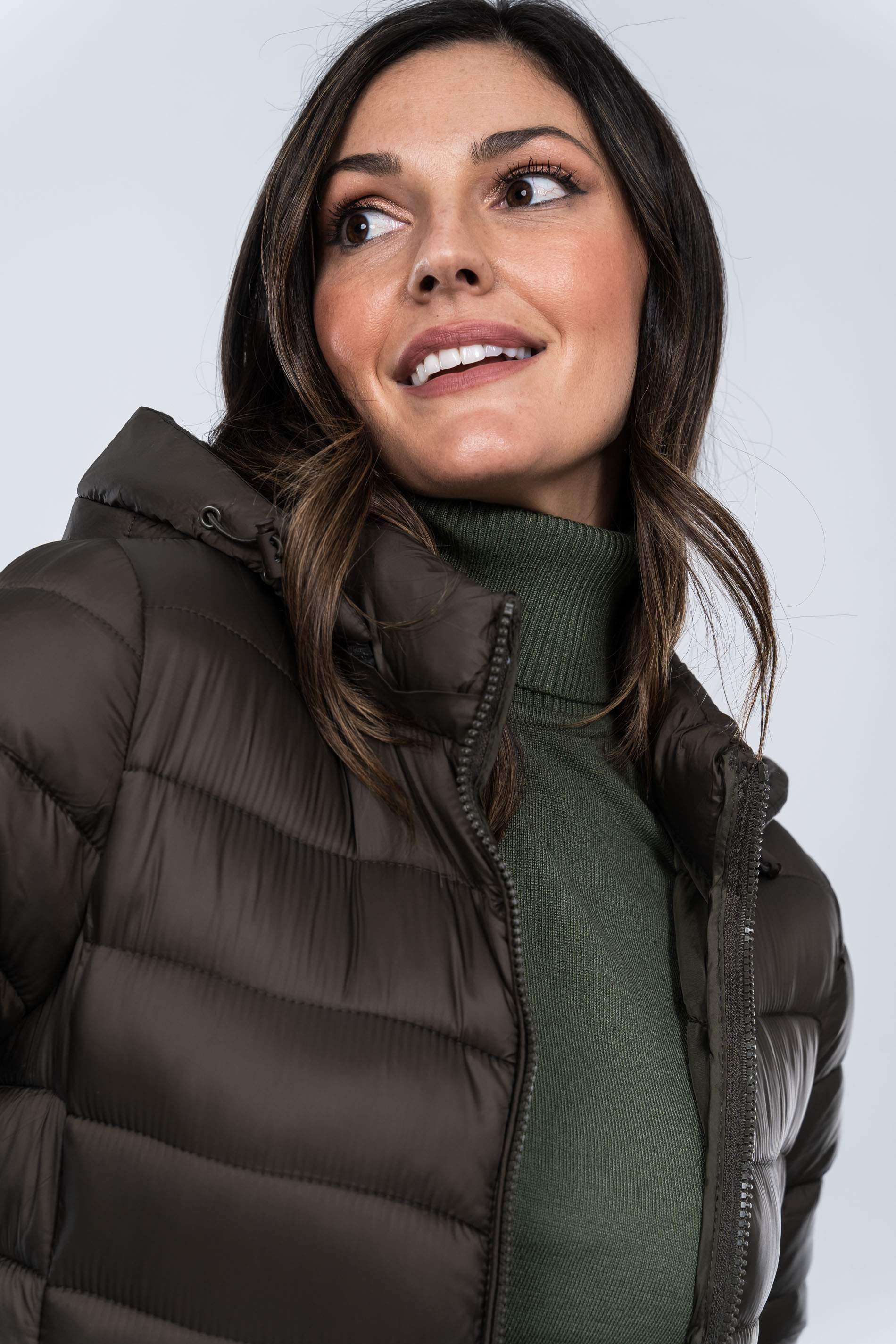 PARKA LARGA CINTURON KAKI