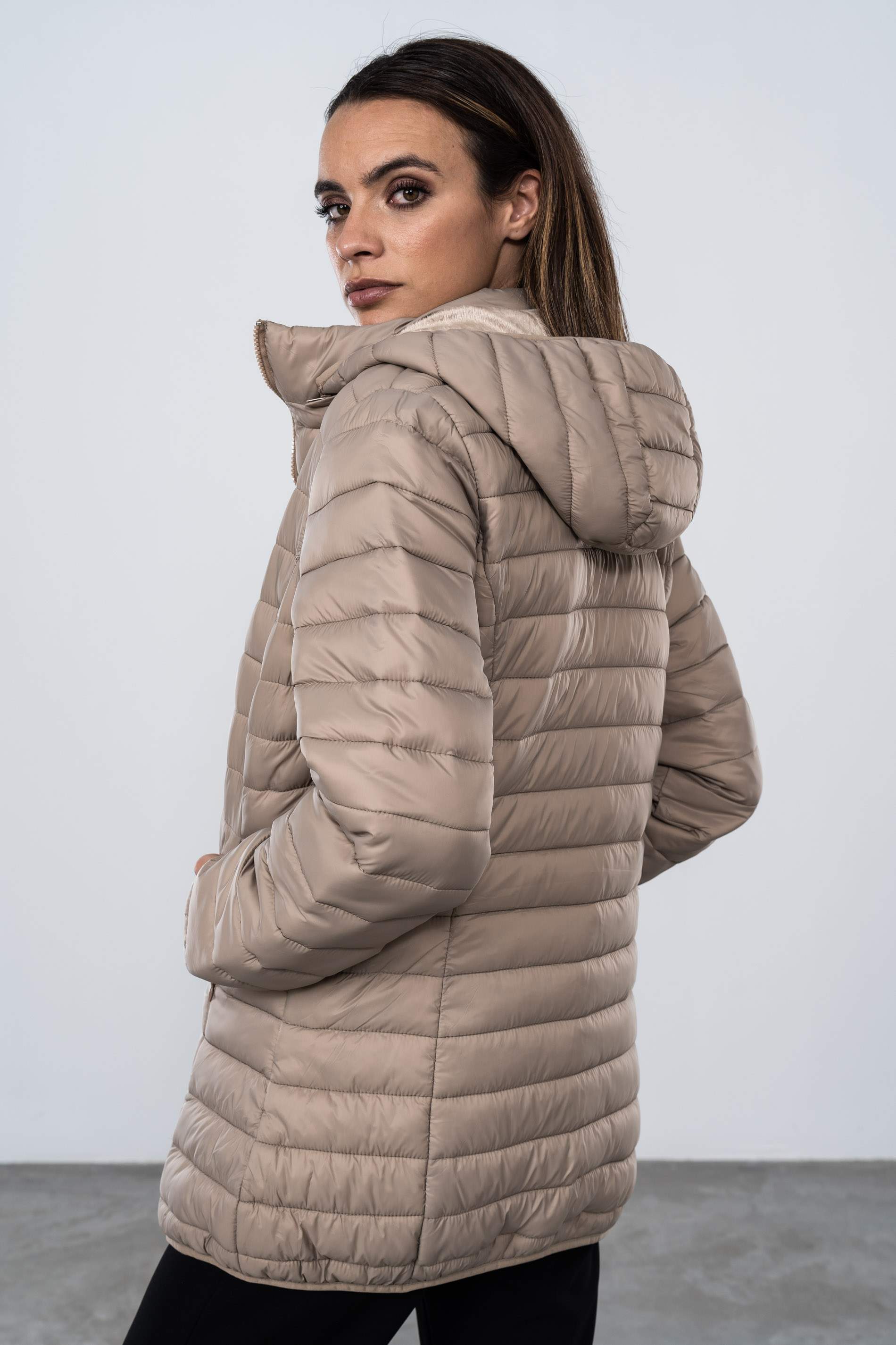 PARKA BOLSILLOS OCULTOS TAUPE