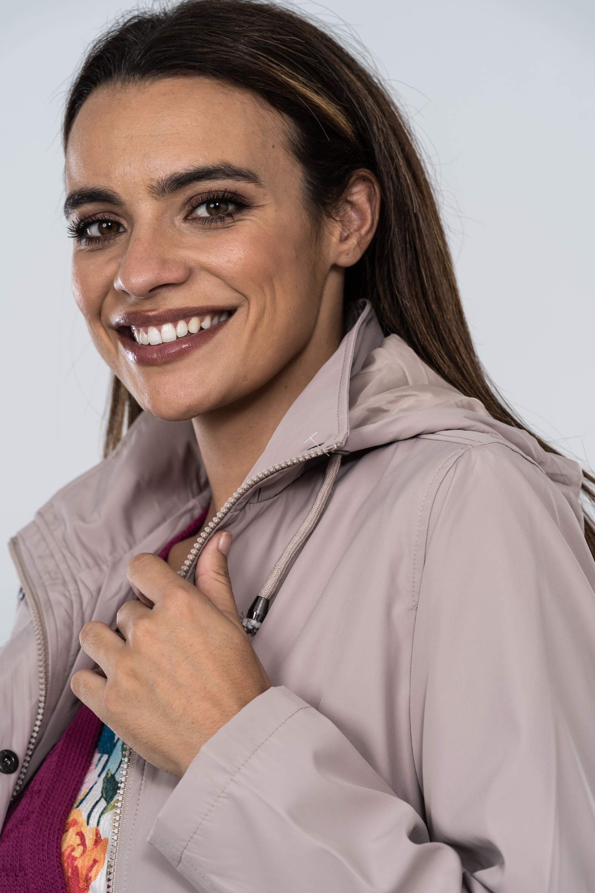 CORTAVIENTO AJUSTE CINTURA BEIGE