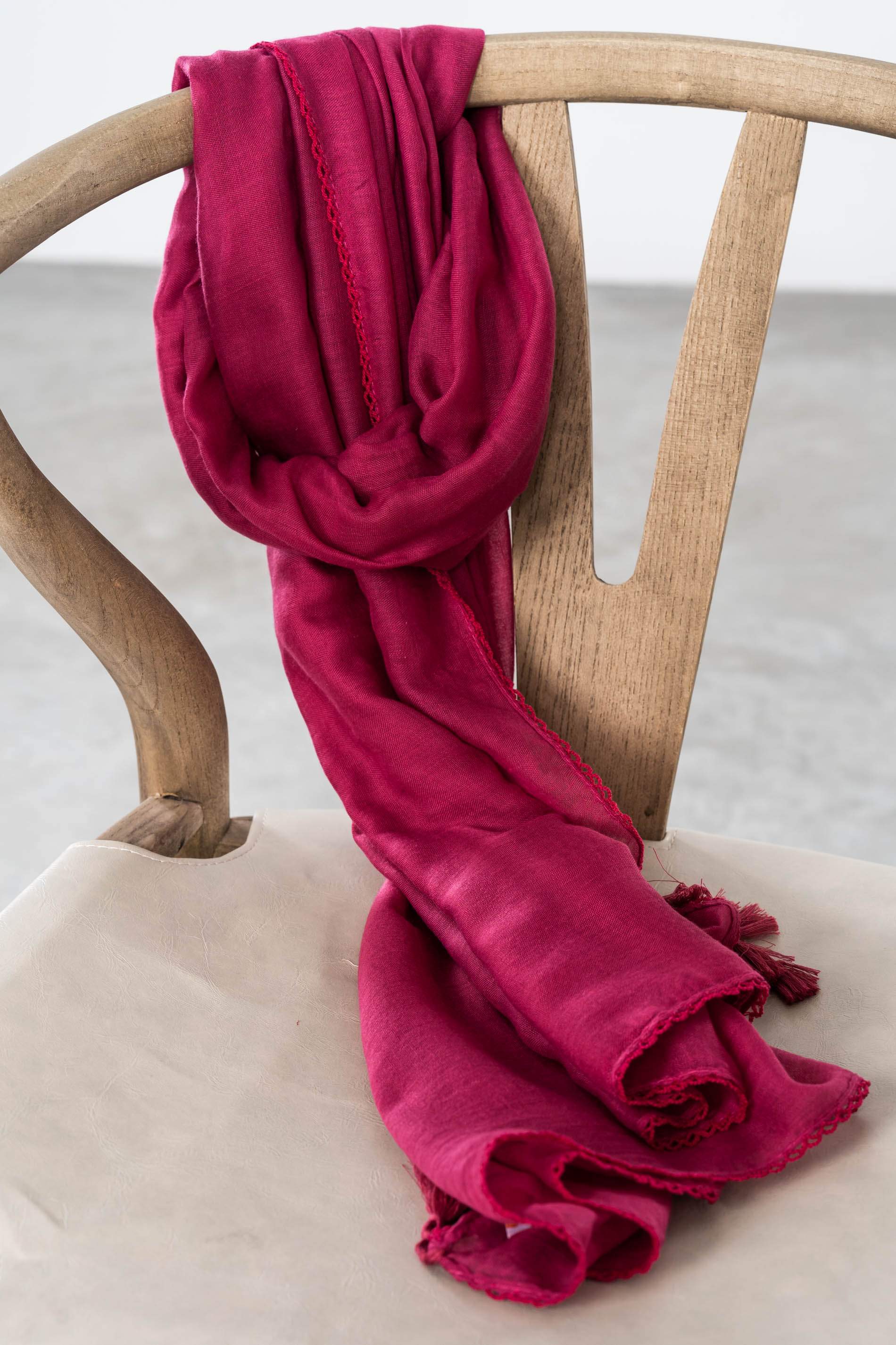 FOULARD LISO POMPONES GUINDA