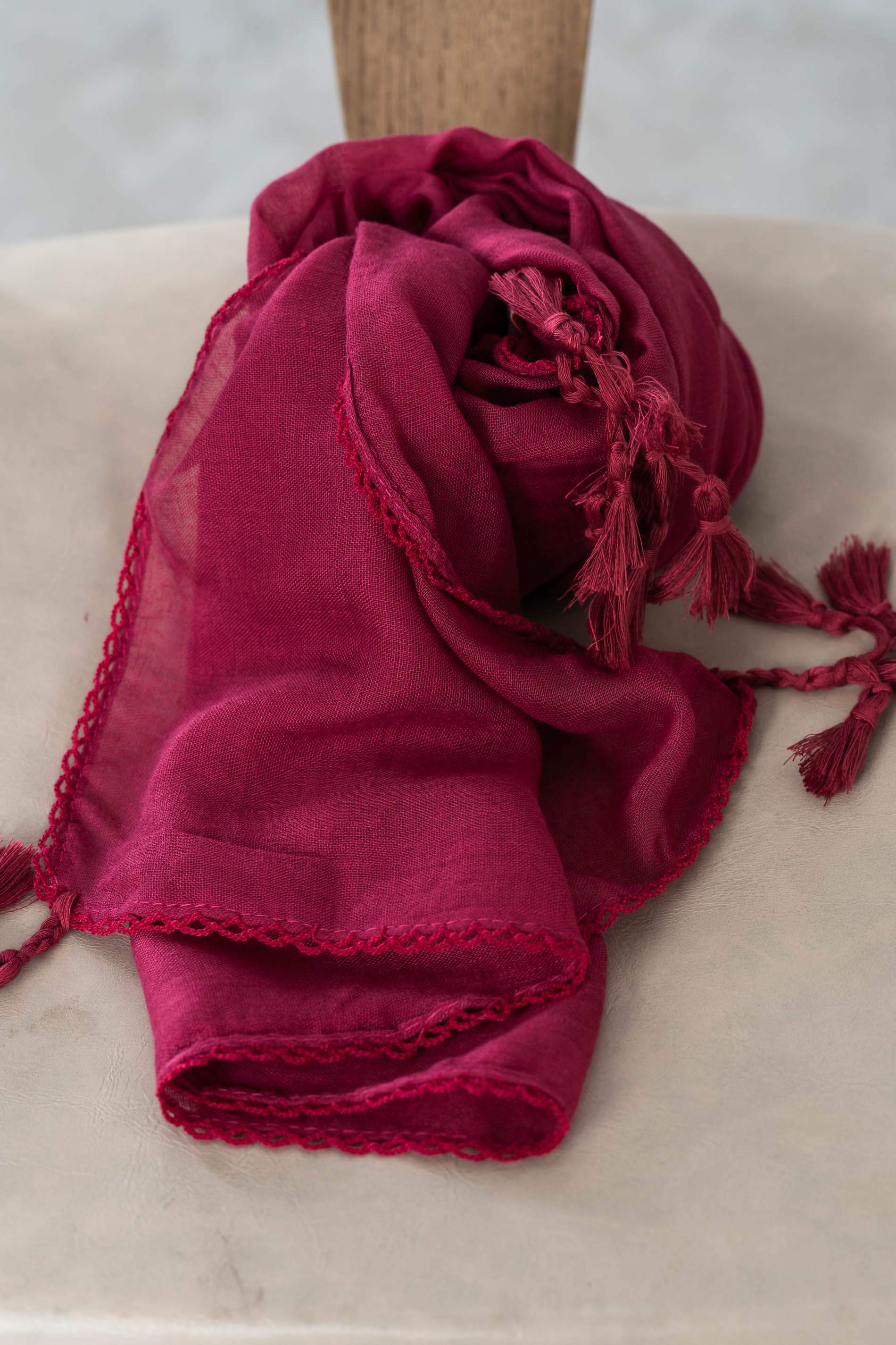 FOULARD LISO POMPONES GUINDA