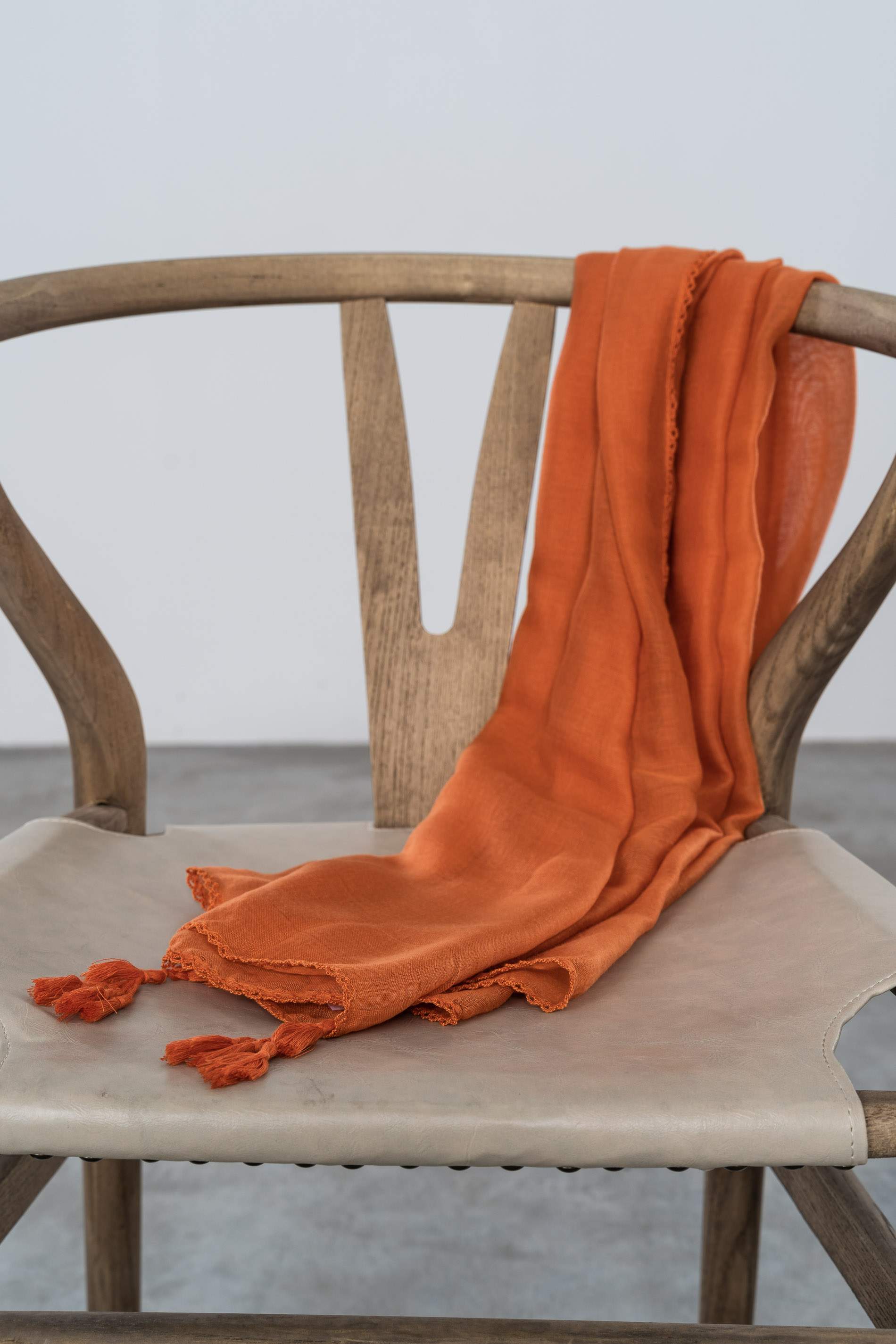 FOULARD LISO POMPONES CALDERA