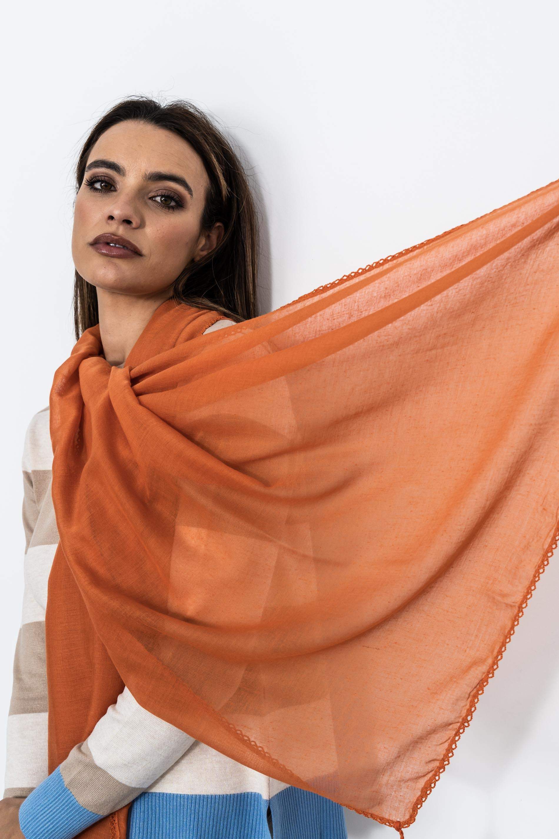 FOULARD LISO POMPONES CALDERA
