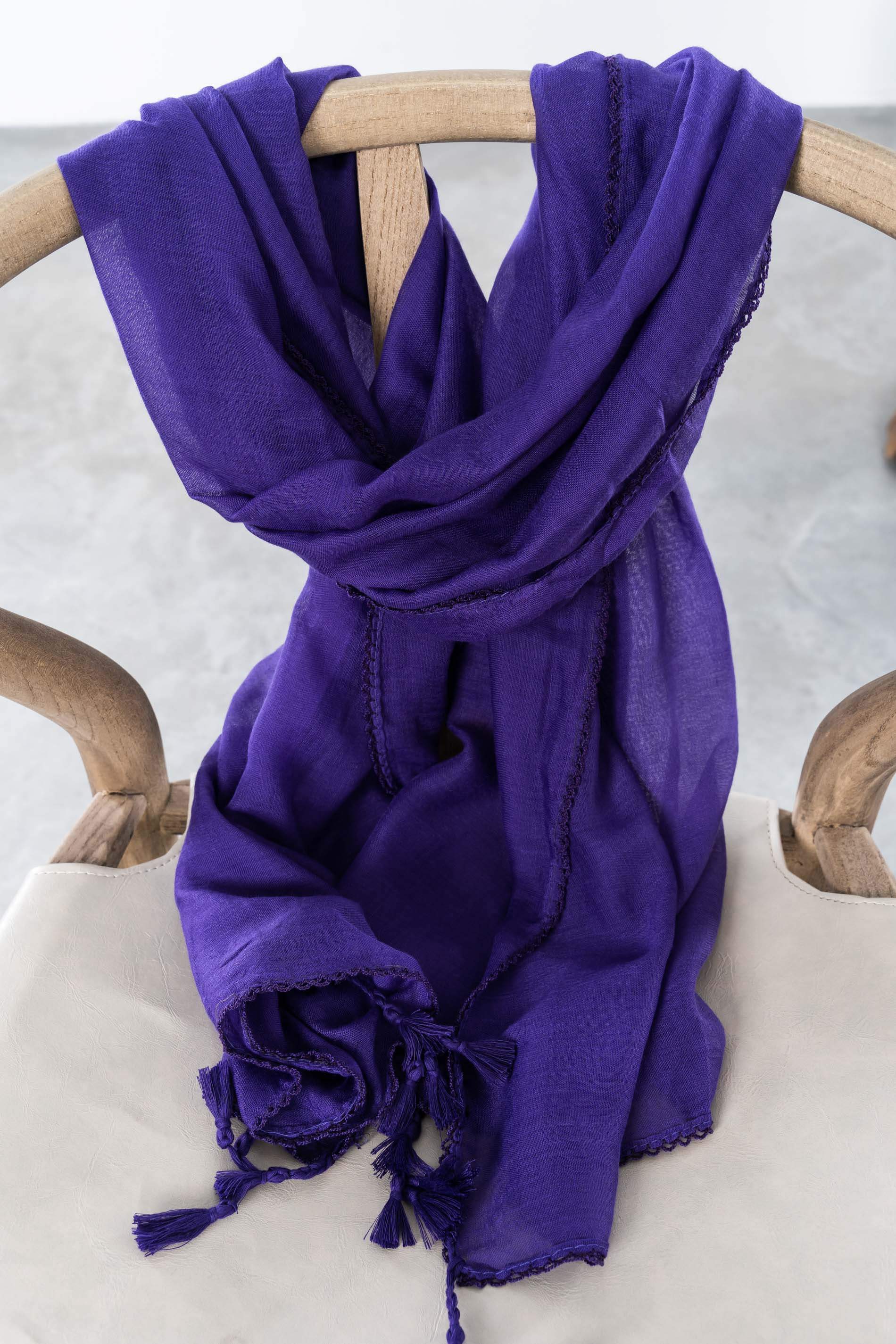 FOULARD LISO POMPONES MORADO