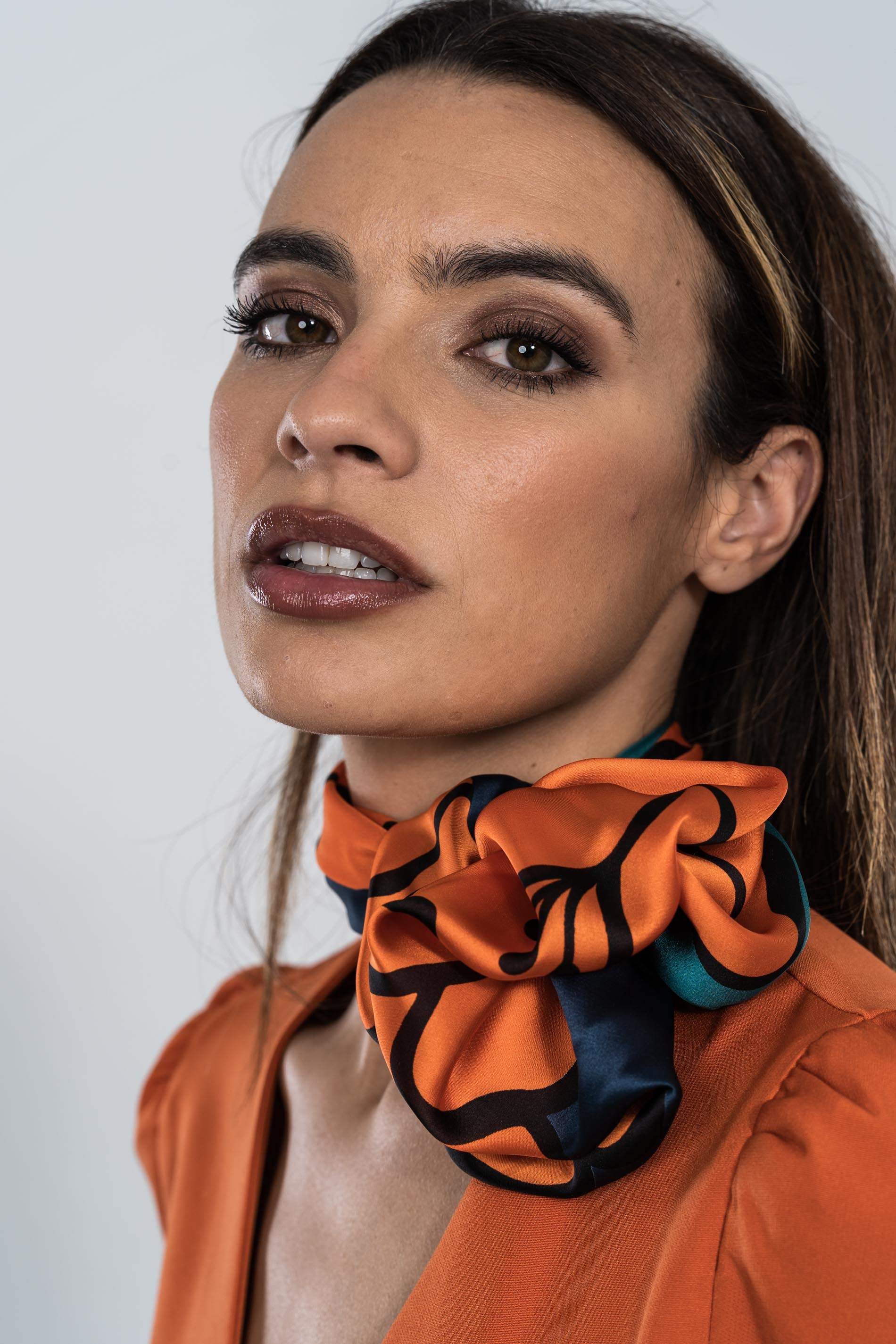 PAÑUELO EFECTO SEDA FLOR