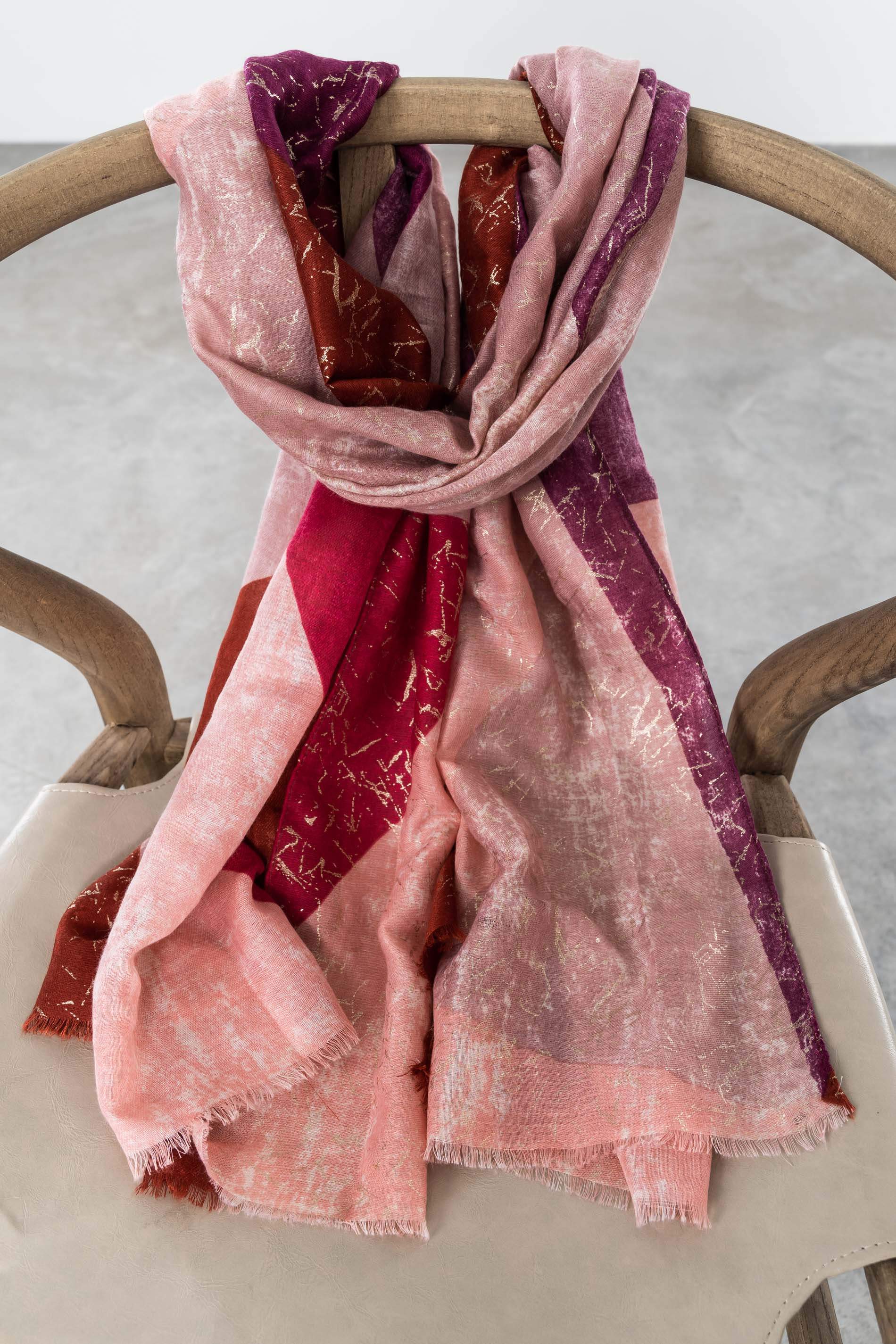 FOULARD BLOQUES DETALLES ORO FUCSIA