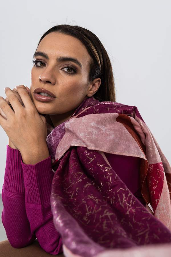 FOULARD BLOQUES DETALLES ORO FUCSIA