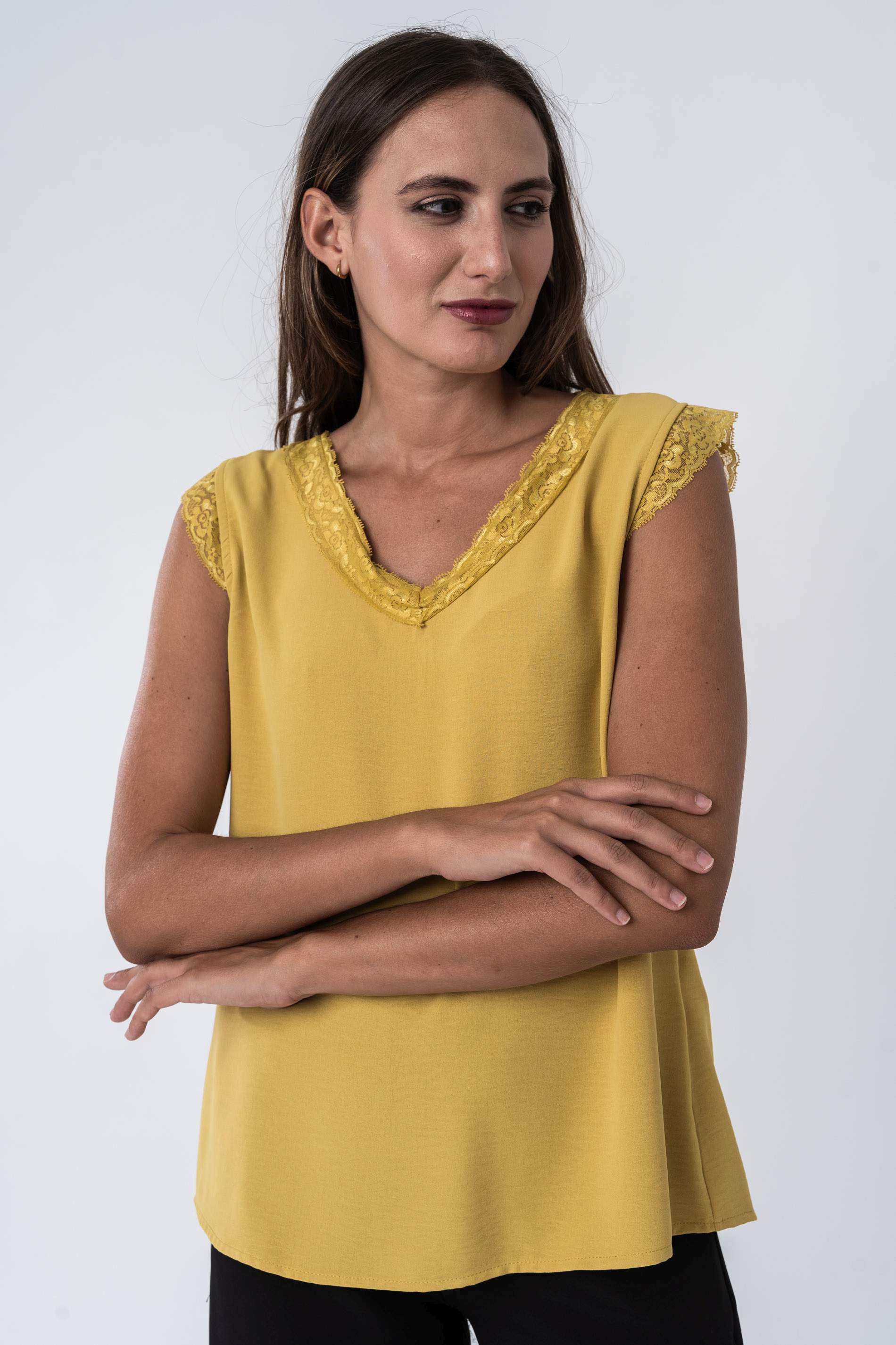 BLUSA COMBINADA ENCAJE MOSTAZA
