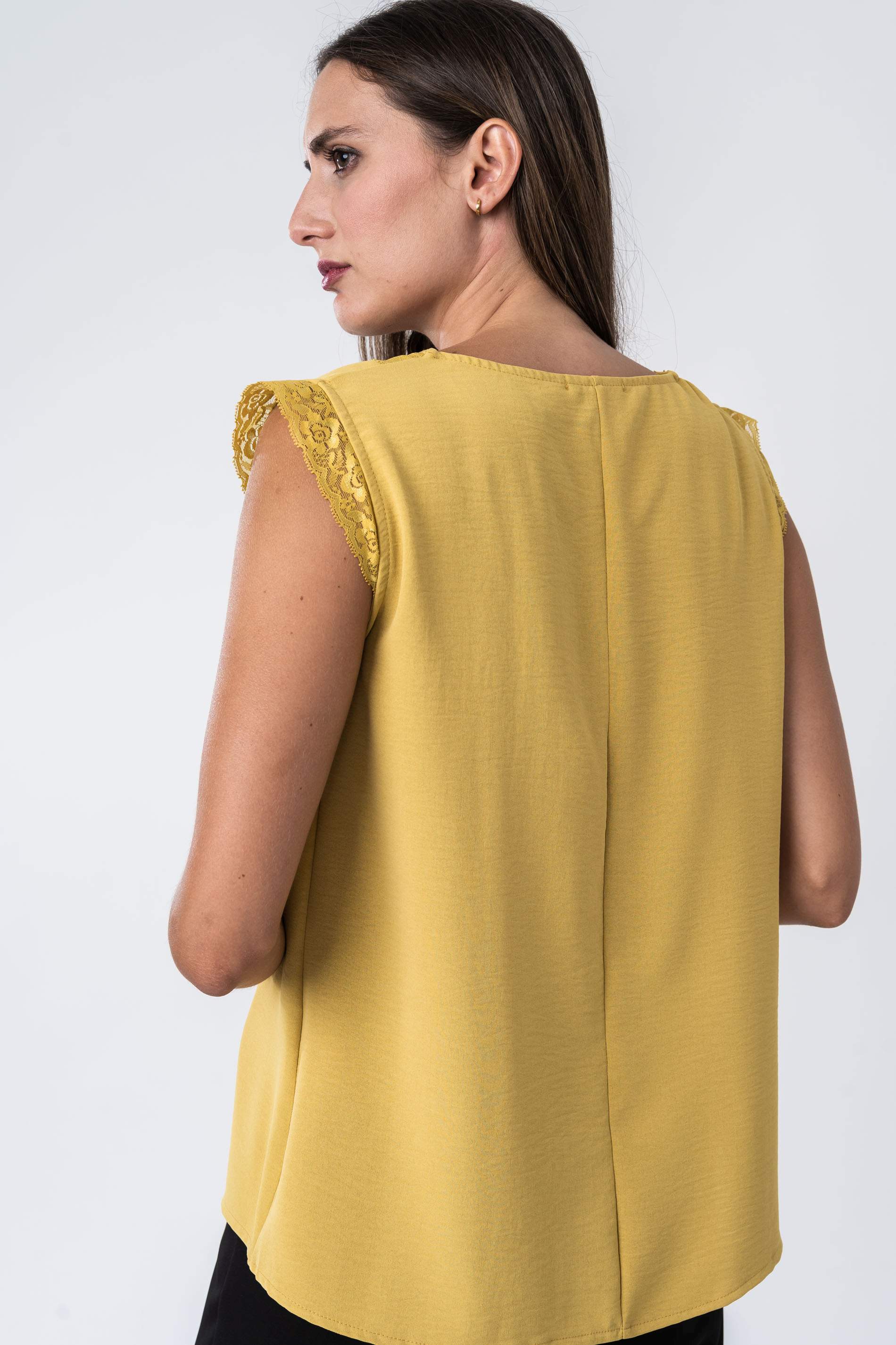 BLUSA COMBINADA ENCAJE MOSTAZA