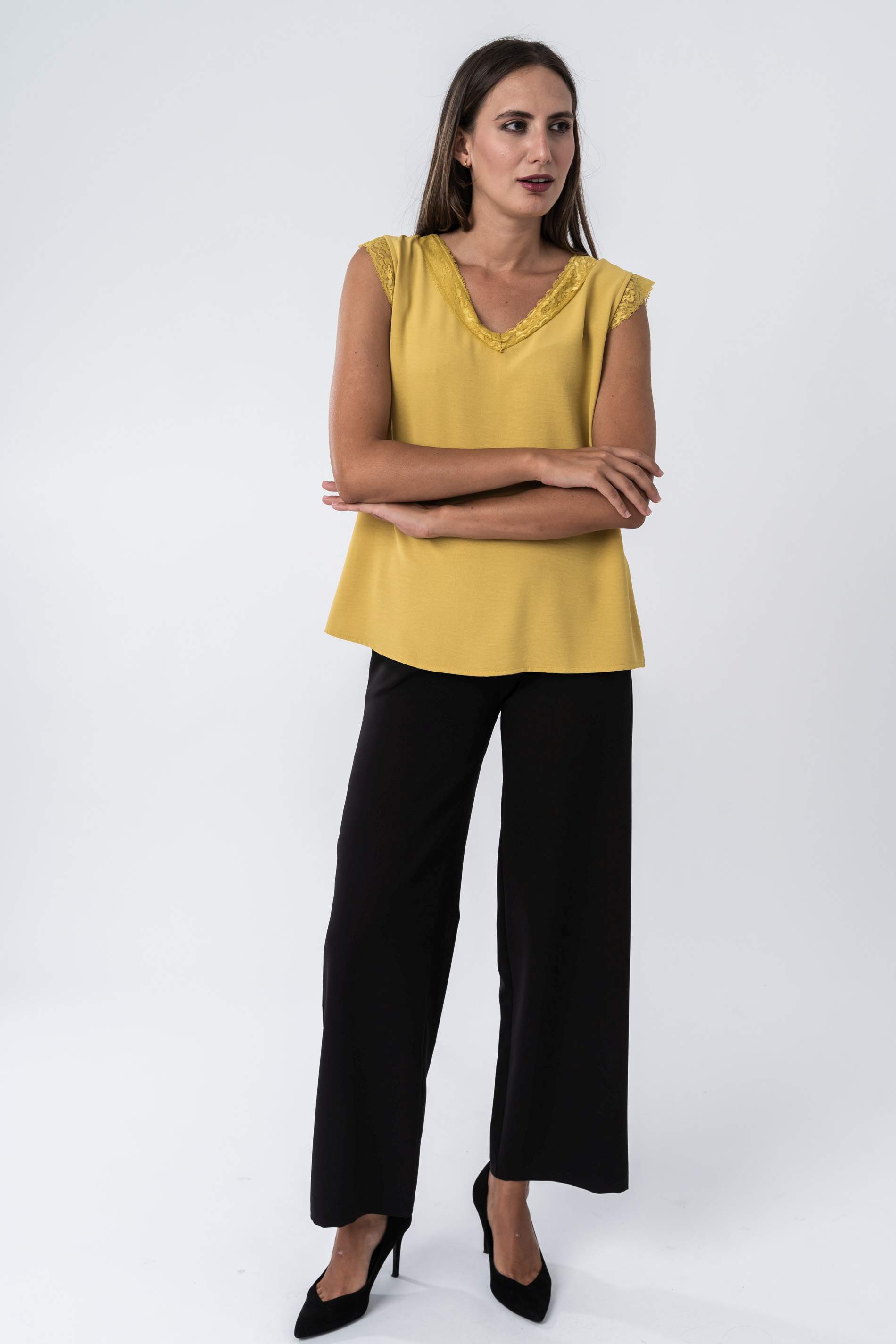 BLUSA COMBINADA ENCAJE MOSTAZA