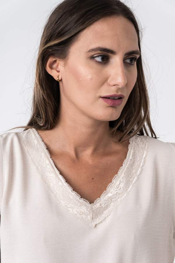 BLUSA COMBINADA ENCAJE ARENA