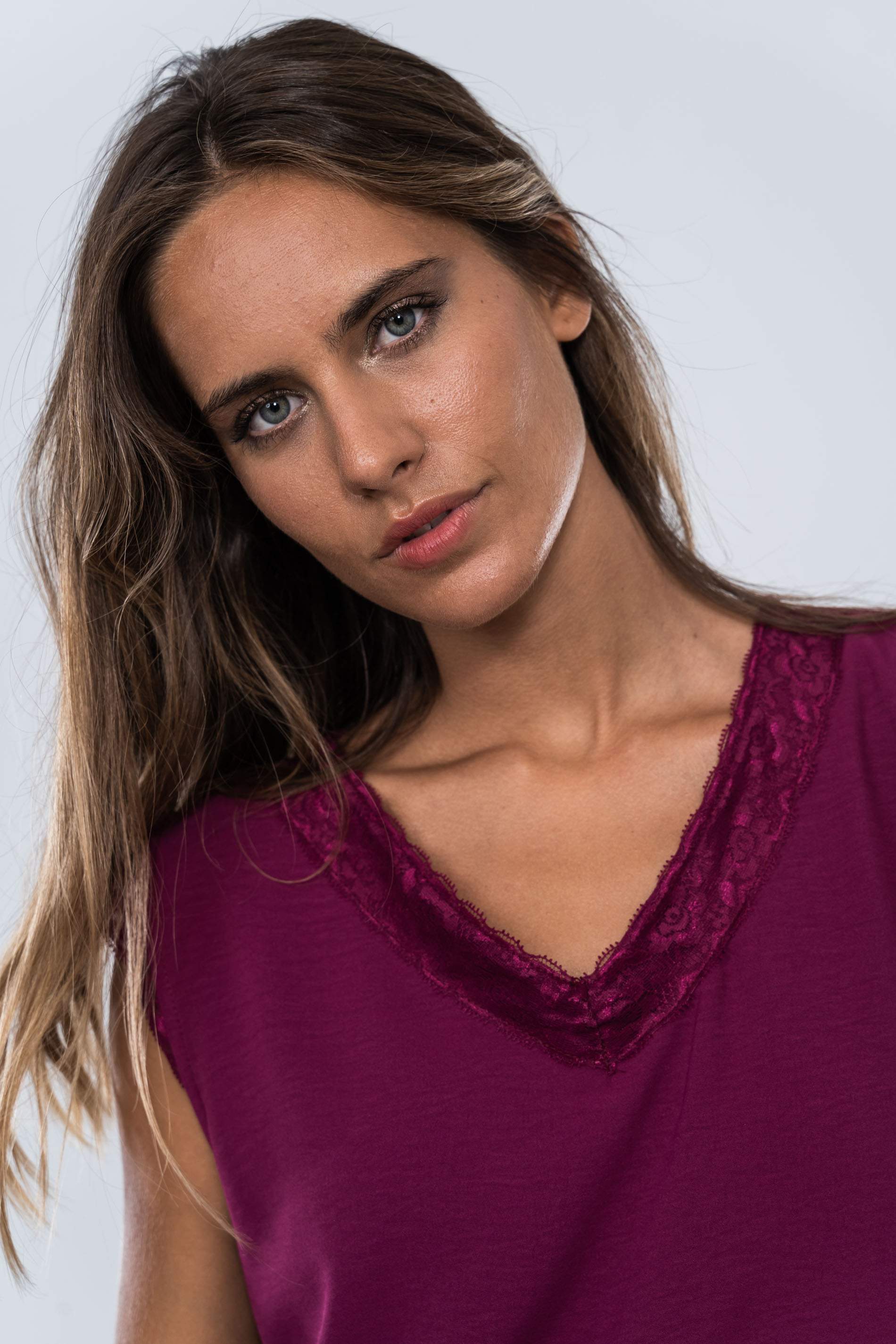 BLUSA COMBINADA ENCAJE BERENJENA