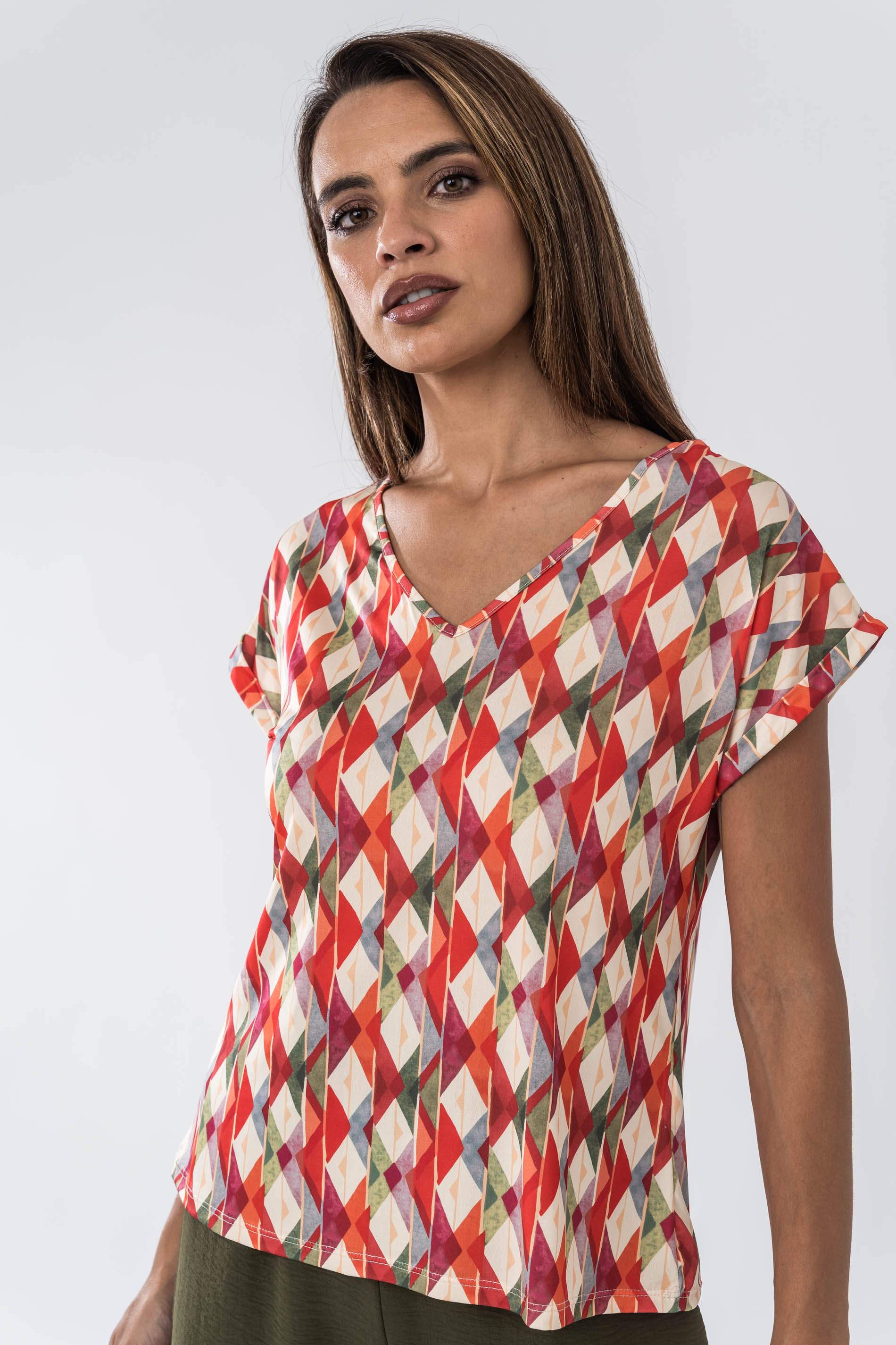 CAMISETA TRIANGULOS COLOR
