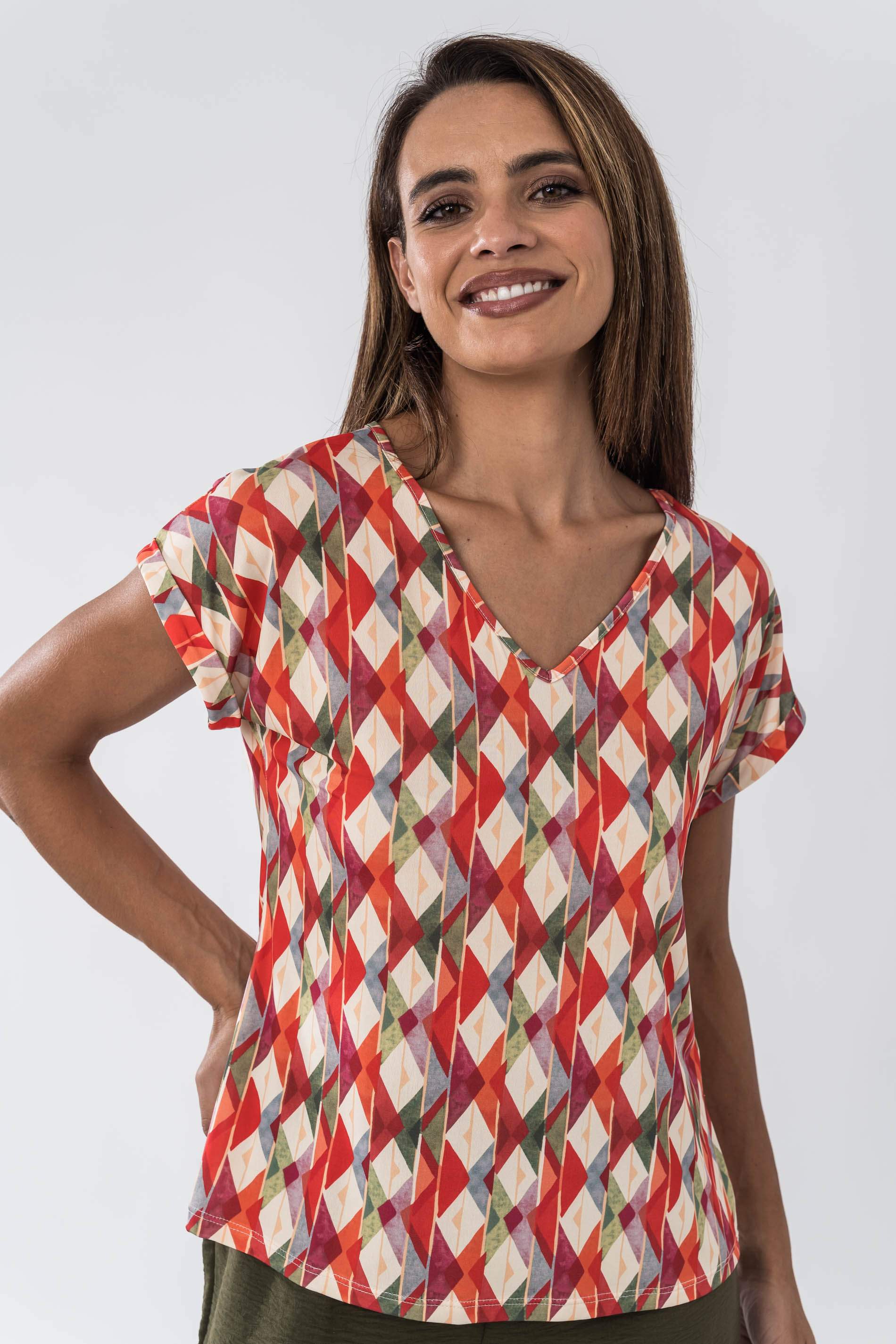 CAMISETA TRIANGULOS COLOR