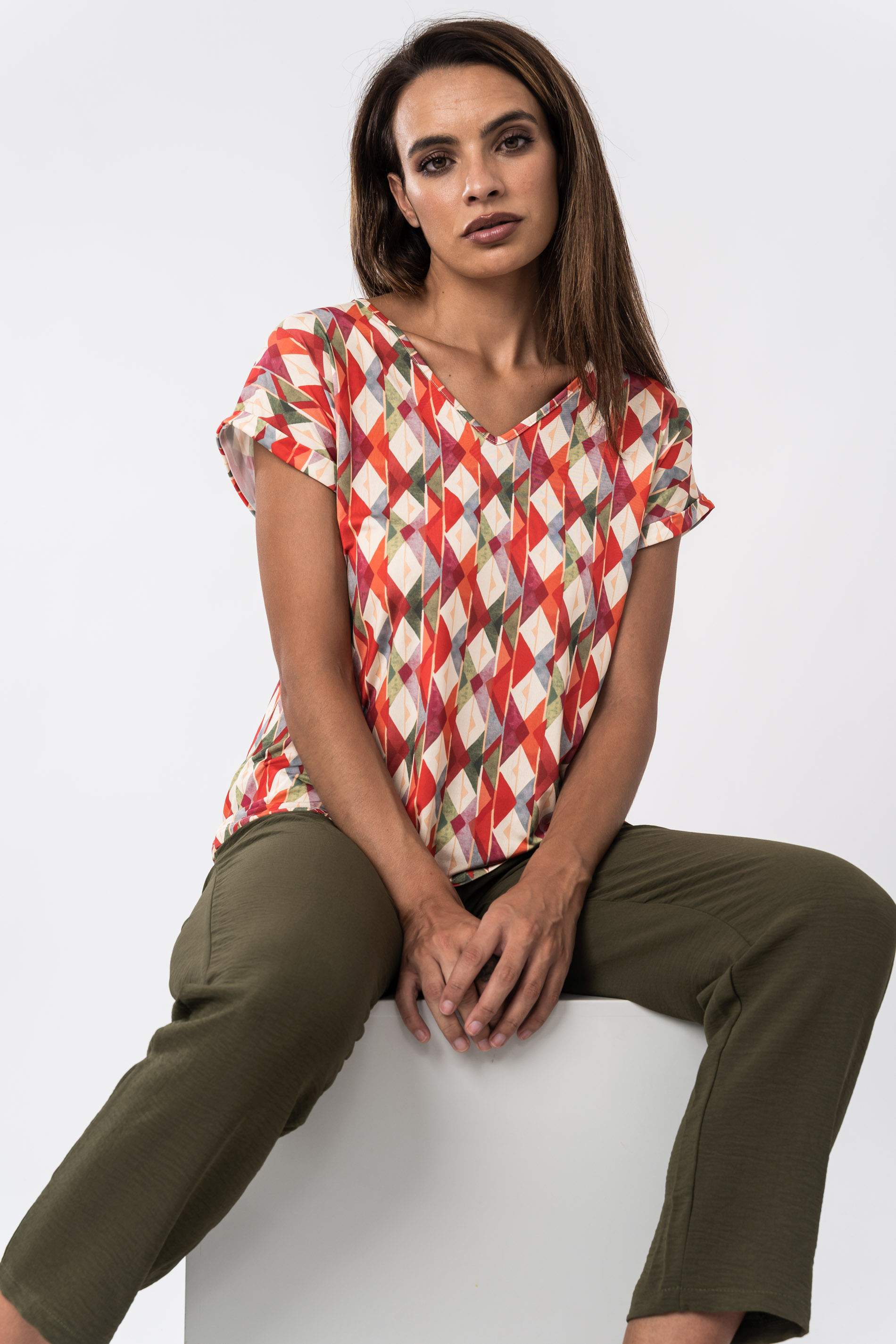 CAMISETA TRIANGULOS COLOR