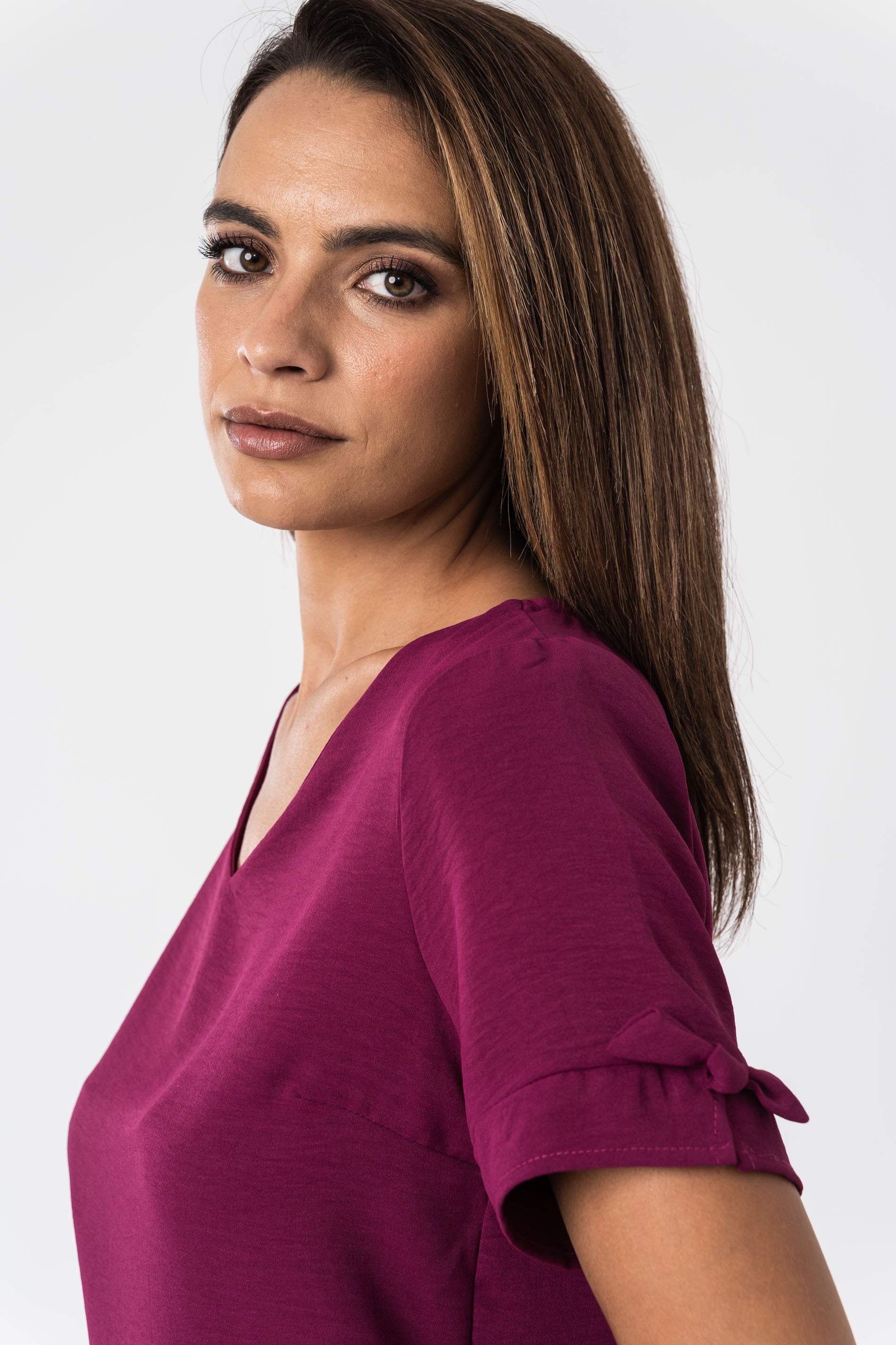 BLUSA DETALLE LAZO MANGA CORTA BERENJENA