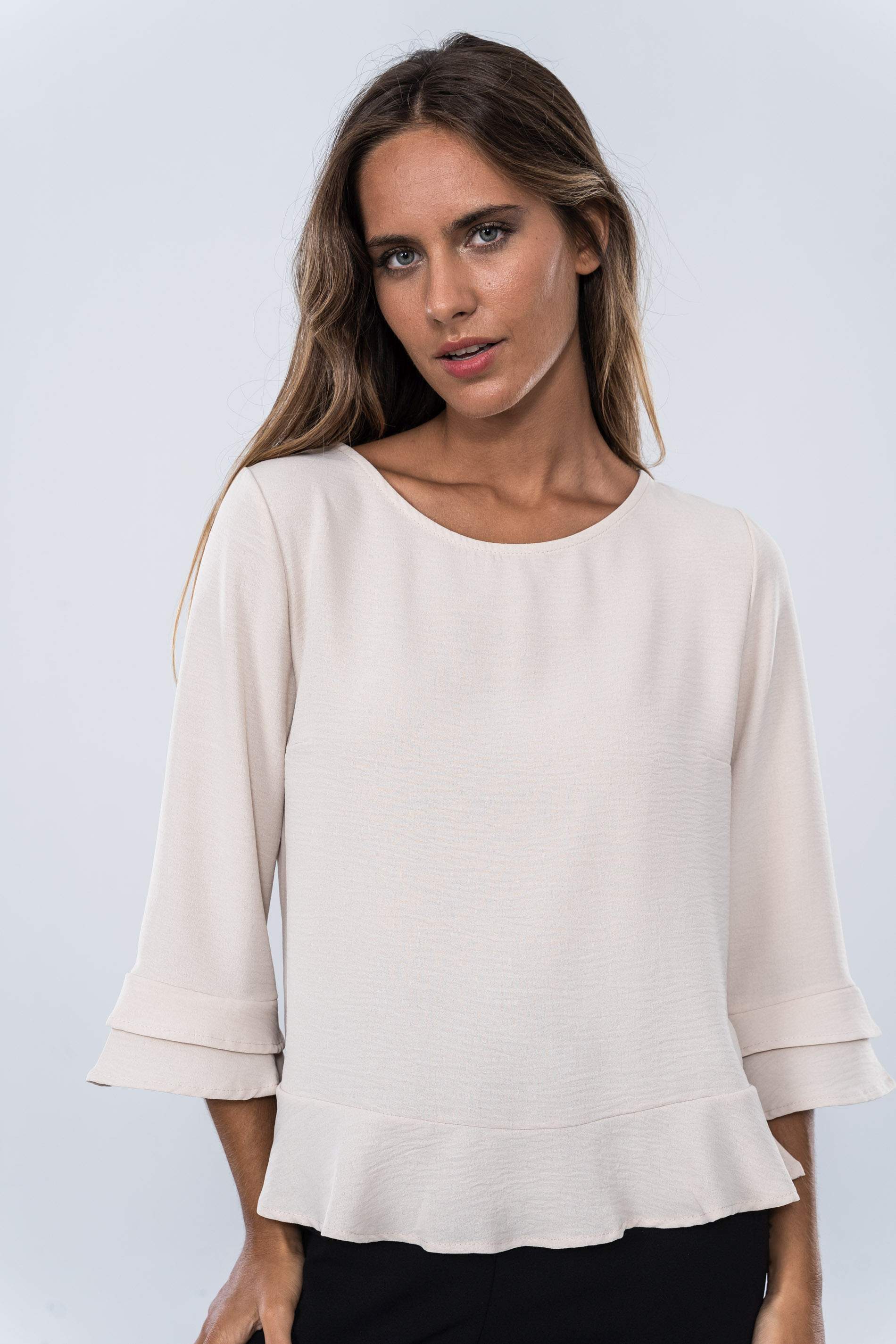BLUSA VOLANTE BAJO MANGA FRANCESA