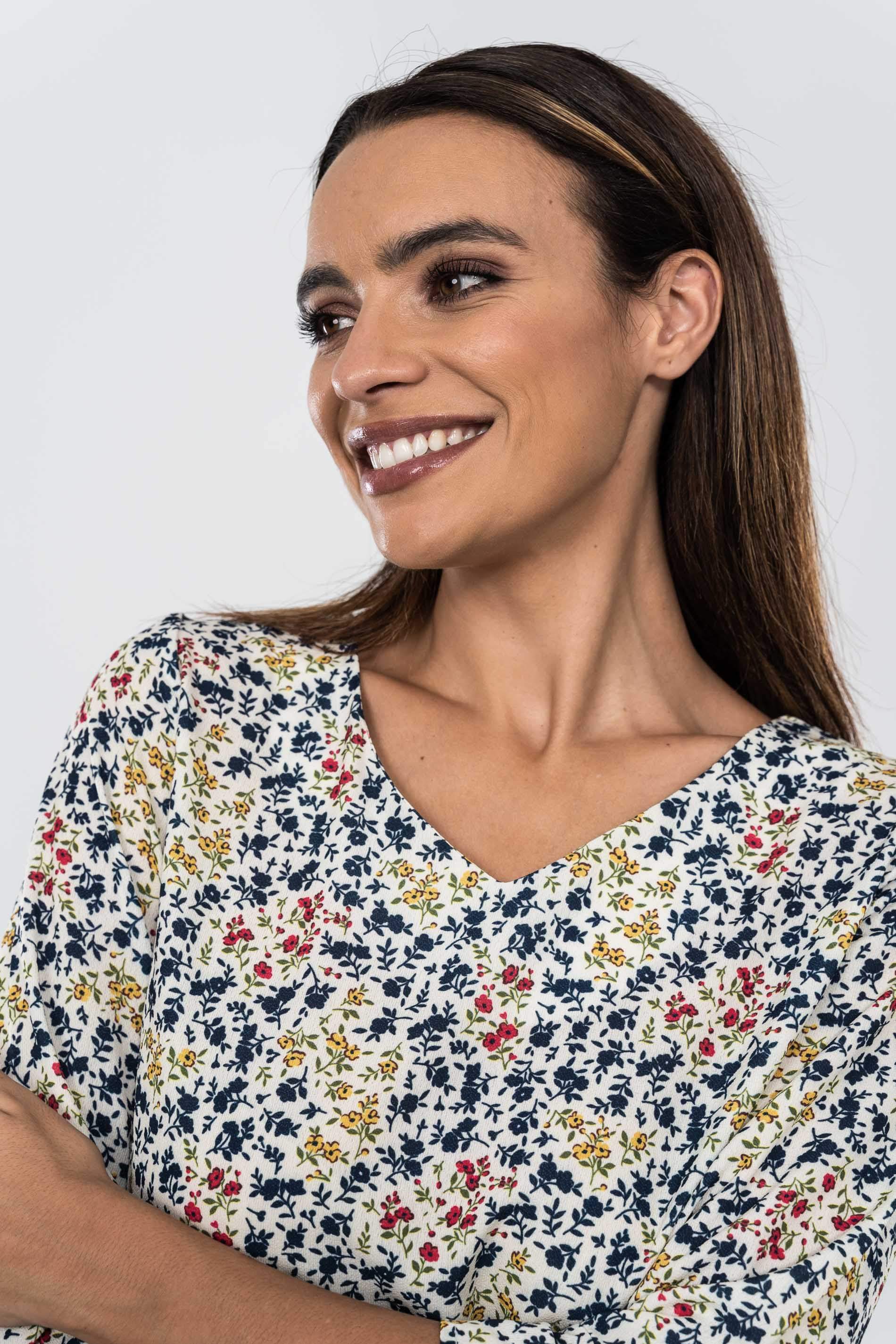 BLUSA FLORECITA DETALLE LAZO