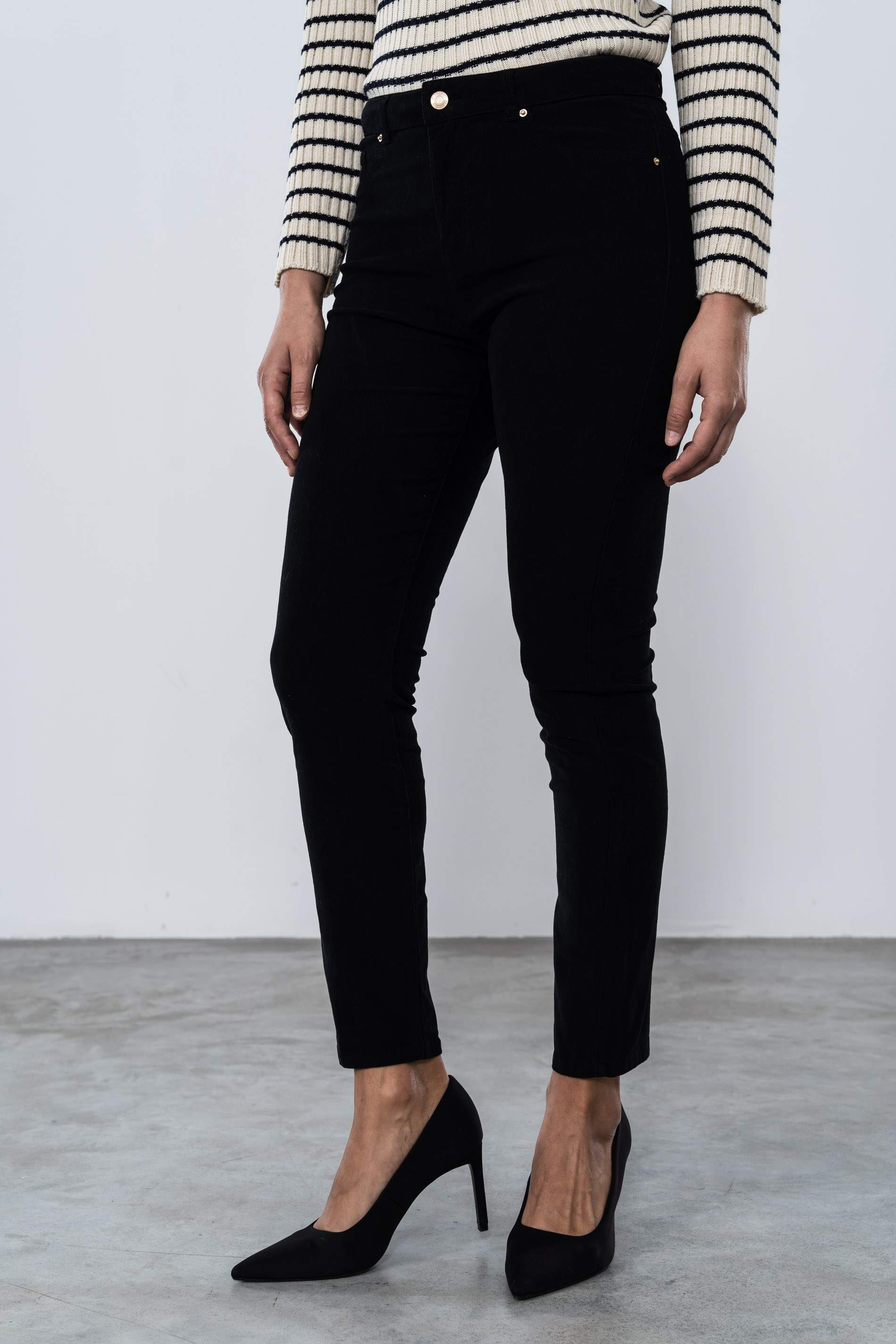 PANTALON PANA 5 BOLSILLOS TOBILLERO NEGRO