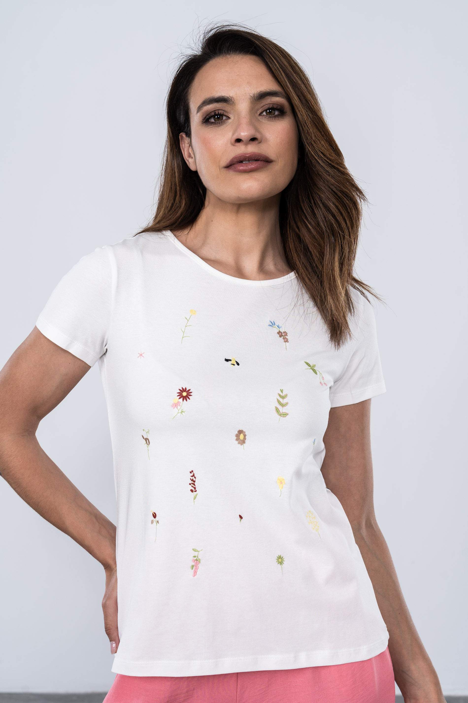 CAMISETA BORDADA RAMAS