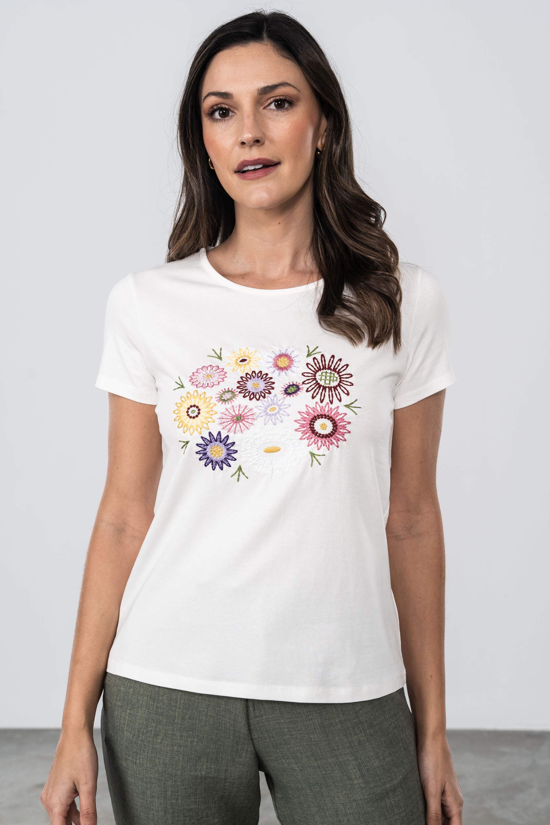 CAMISETA FLORES PUNTADAS CRUDO