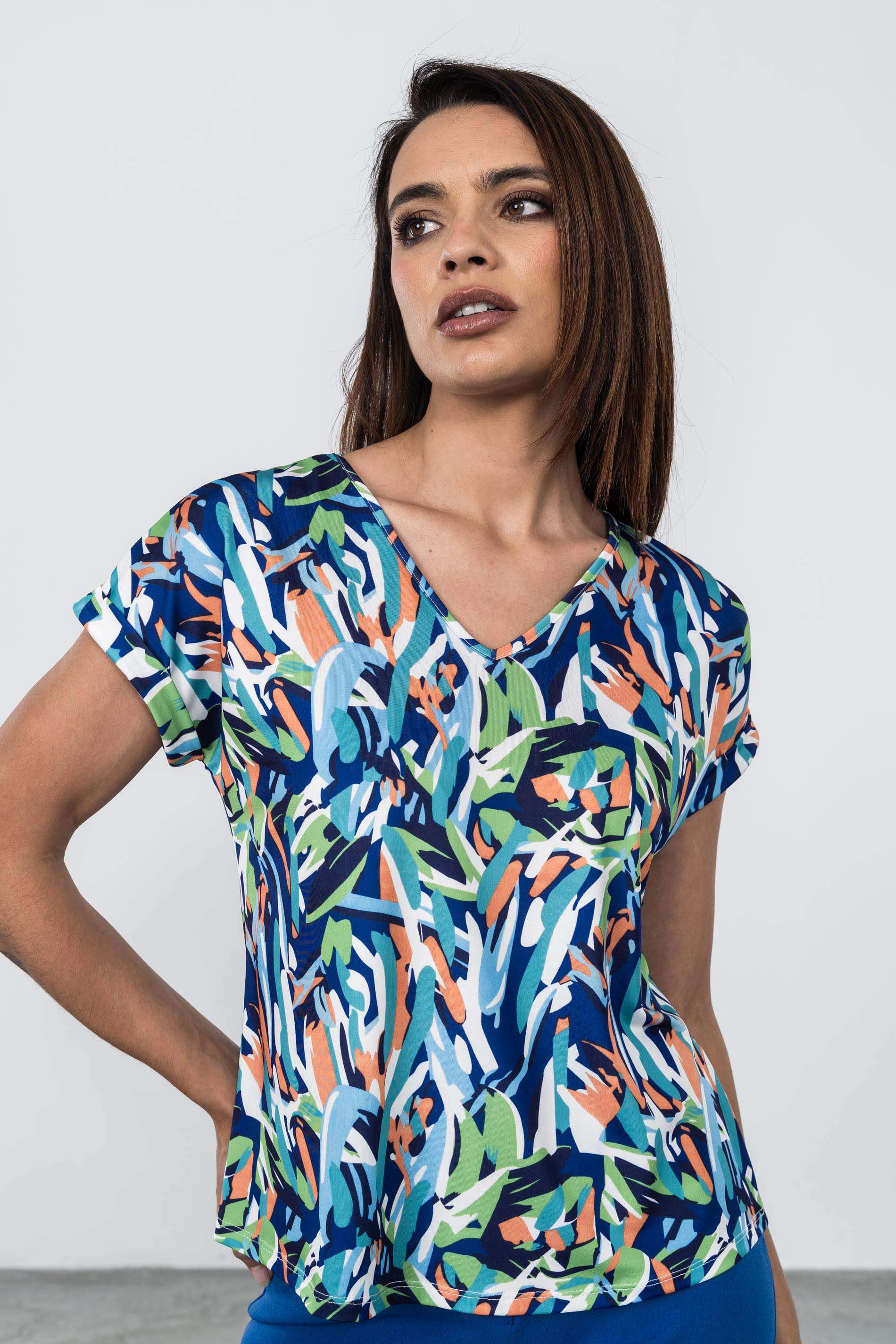 CAMISETA COLORES CUELLO PICO