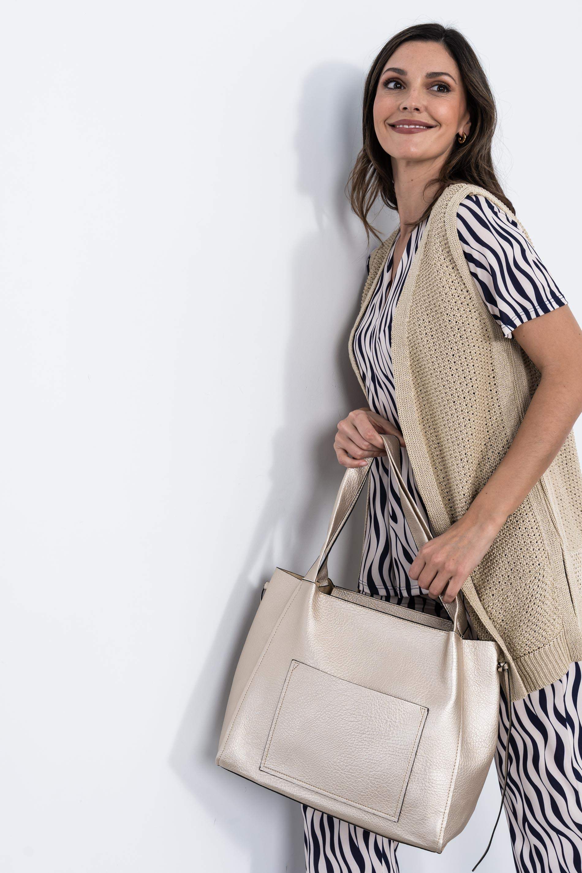 BOLSO SHOPPER BOLSILLOS ORO