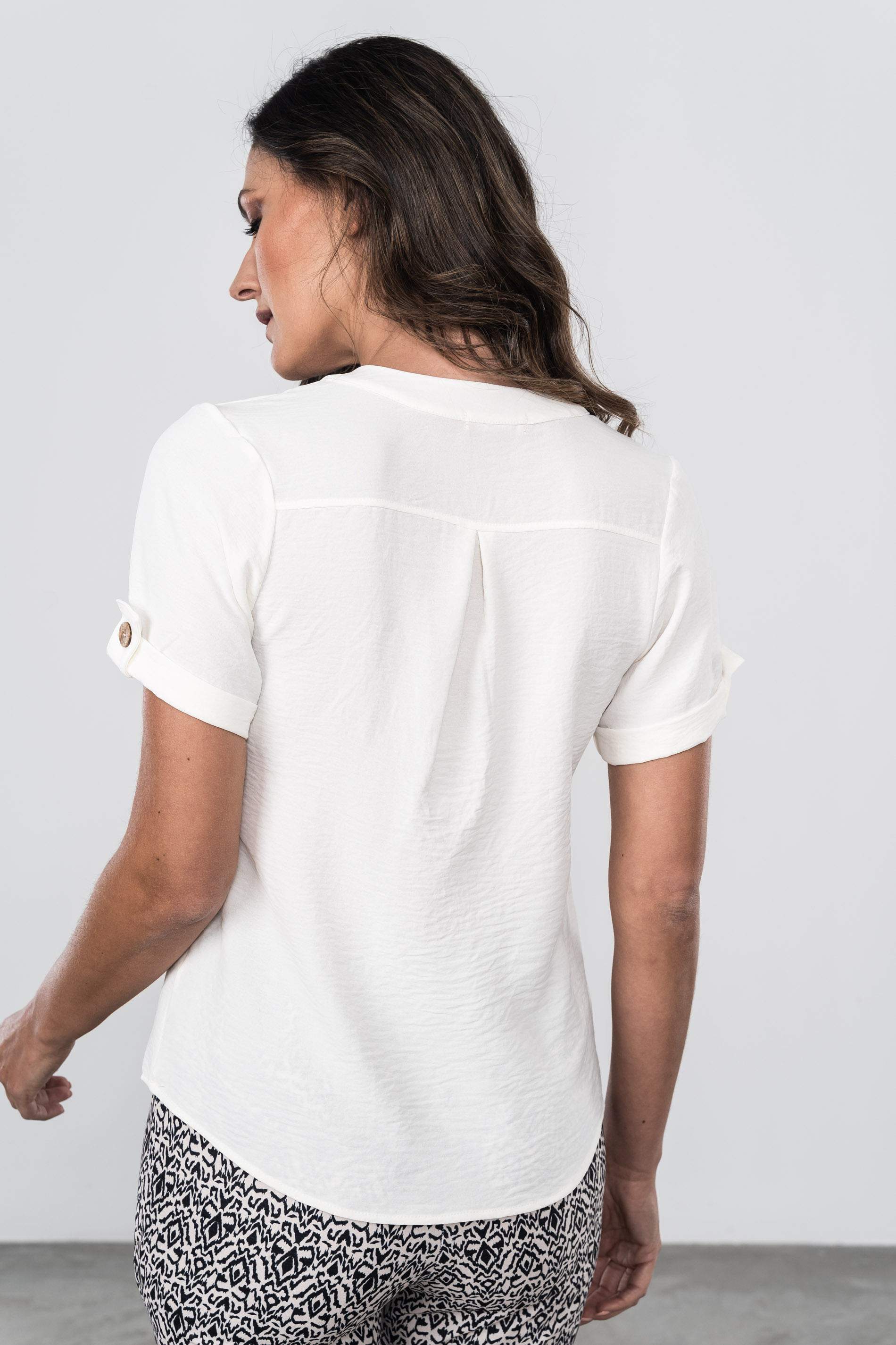 BLUSA BOTONES CUELLO PICO