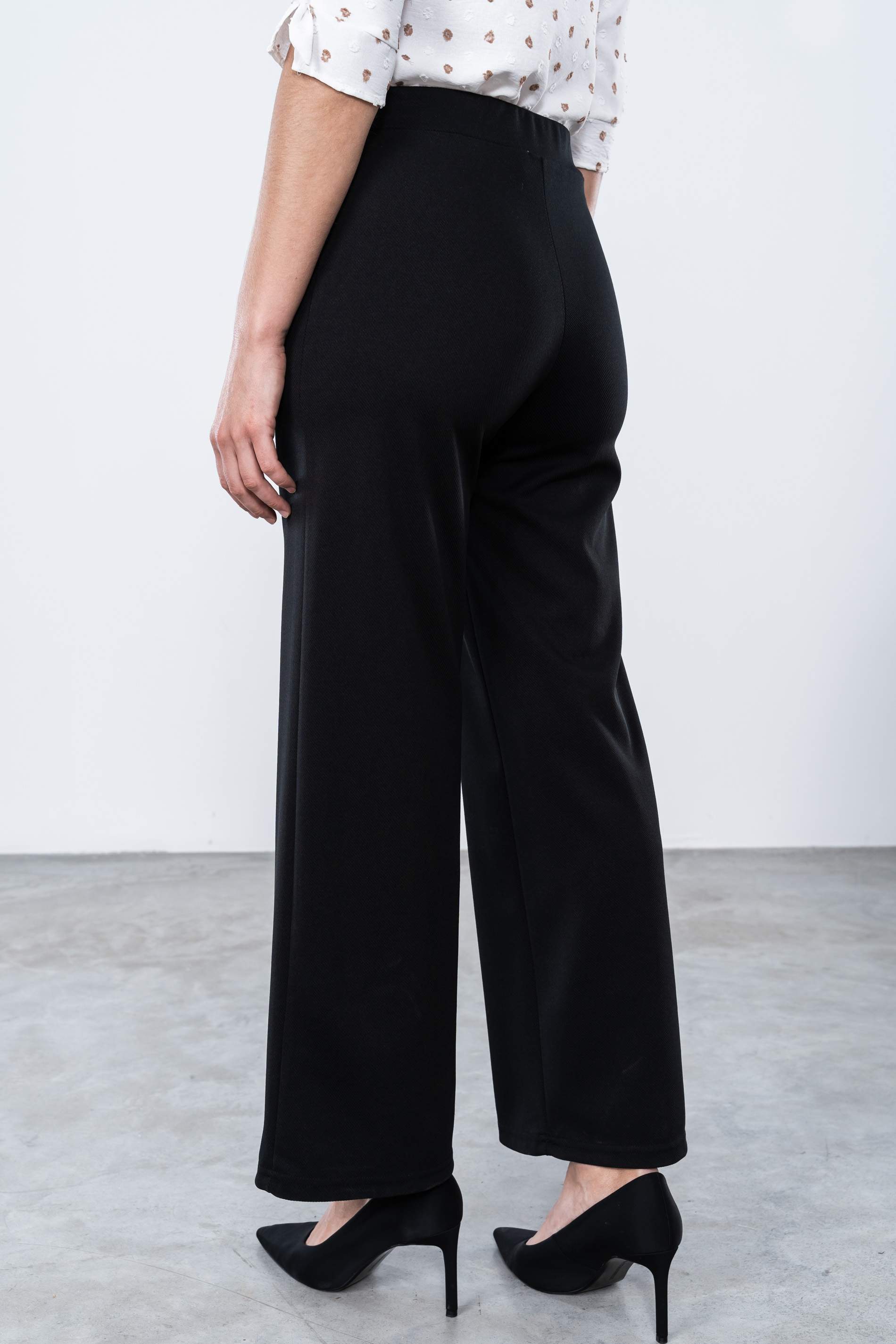 PANTALON ANCHO BOTONES NEGRO