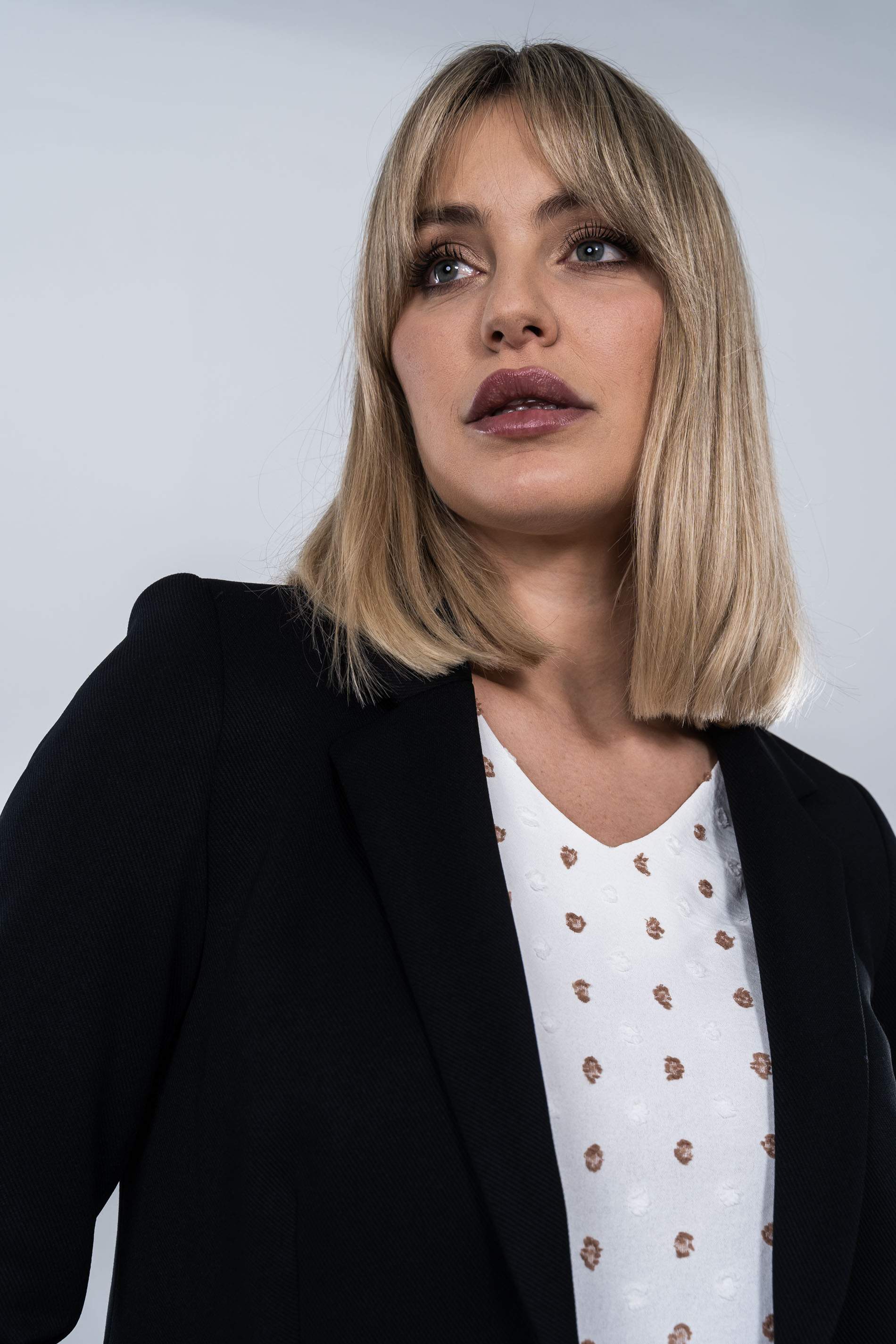 AMERICANA DOBLE BOTON DIAGONAL NEGRO