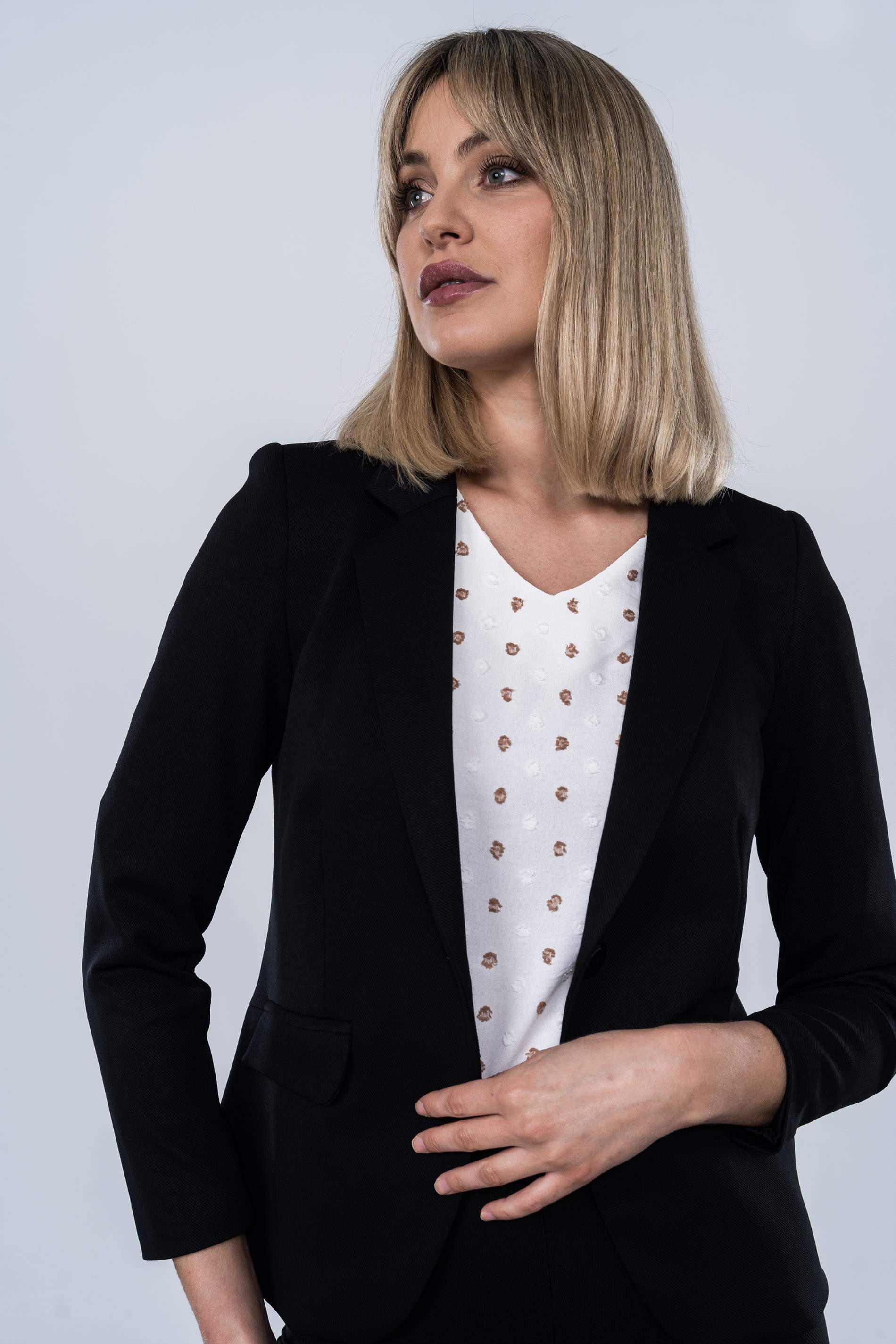 AMERICANA DOBLE BOTON DIAGONAL NEGRO