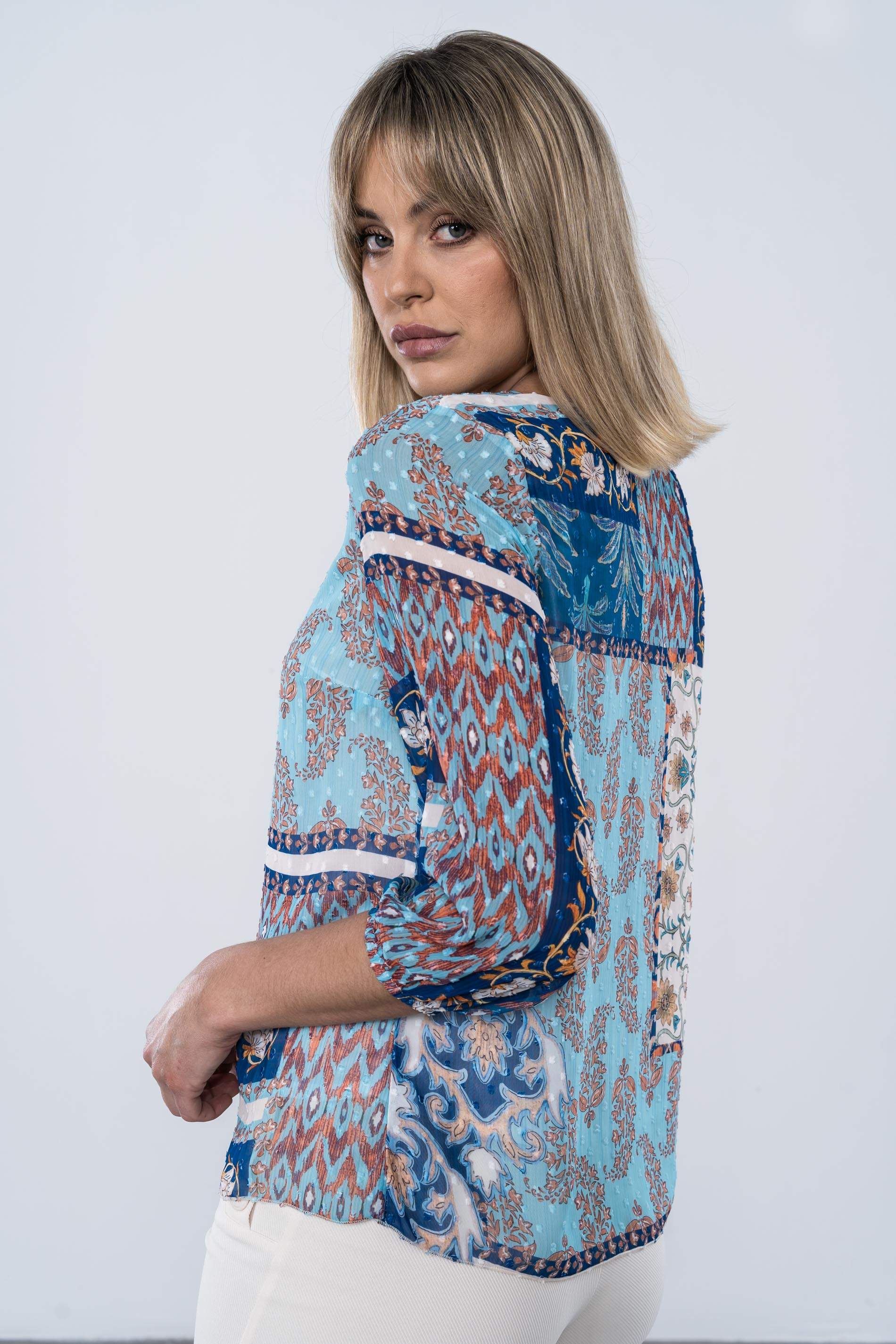 BLUSA PLUMETI CUELLO CAJA ESTAMPADO AZTECA