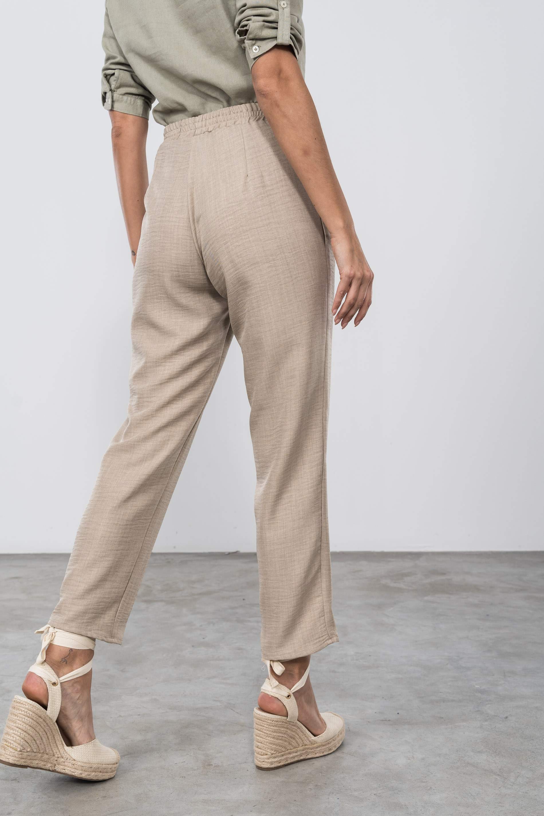 PANTALON HOLGADO EFECTO LINO BEIGE