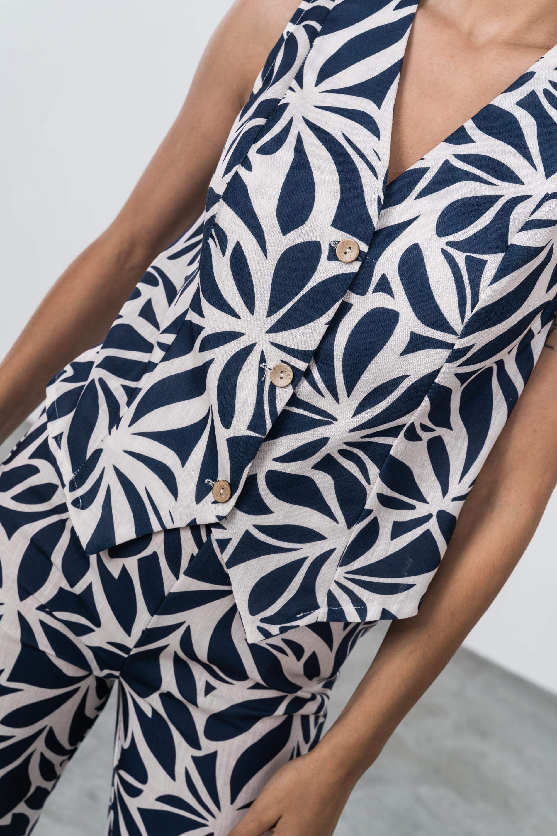 CHALECO FLORAL BOTONES