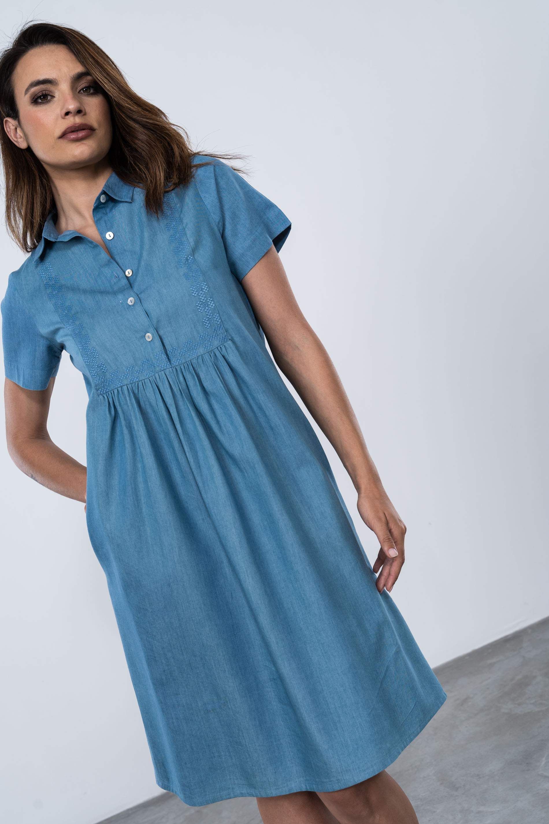 VESTIDO DENIM BORDADO AL TONO