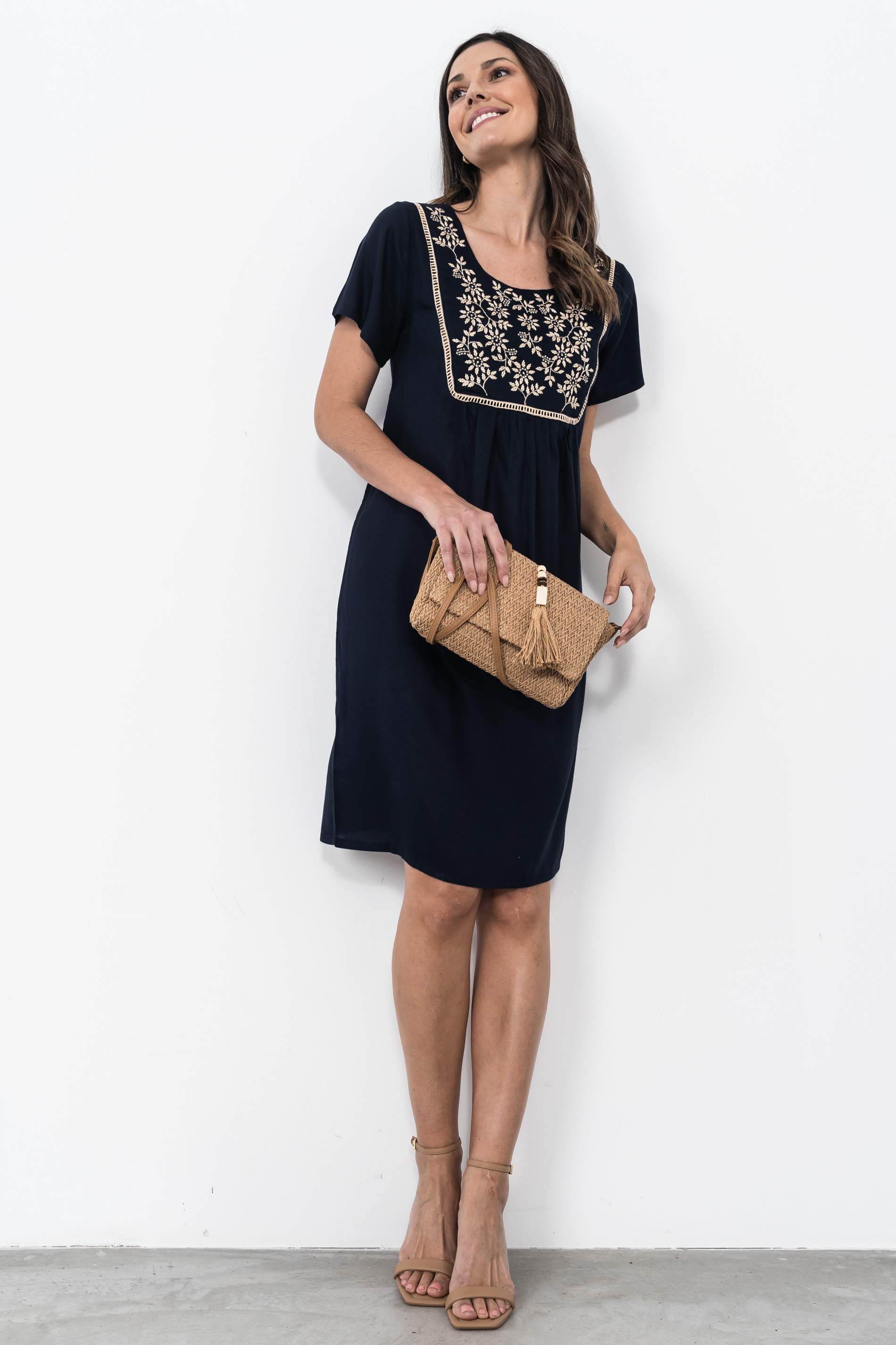 VESTIDO DELANTERO BORDADO FLOR