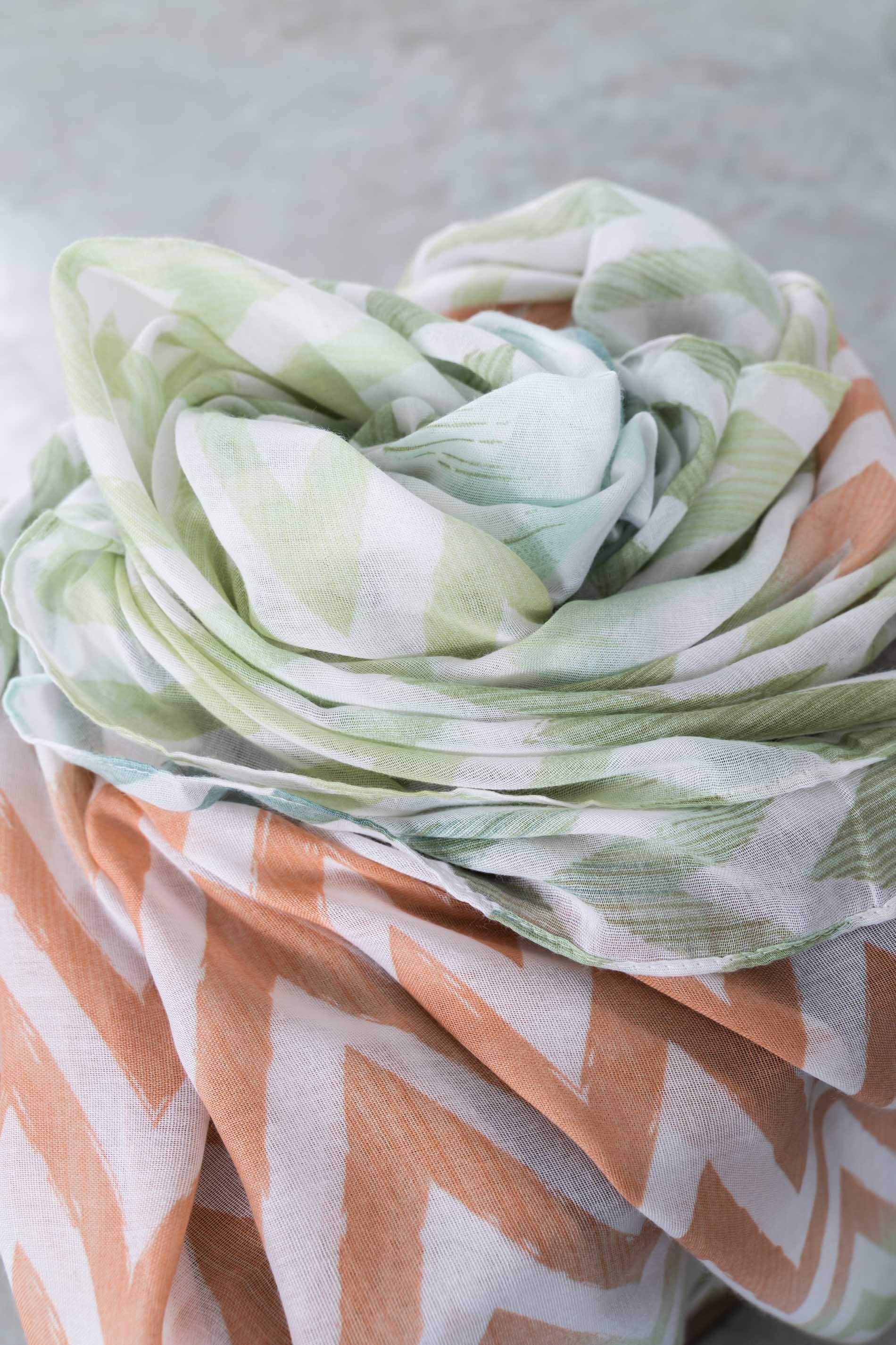 FOULARD GEOMETRICO PASTEL