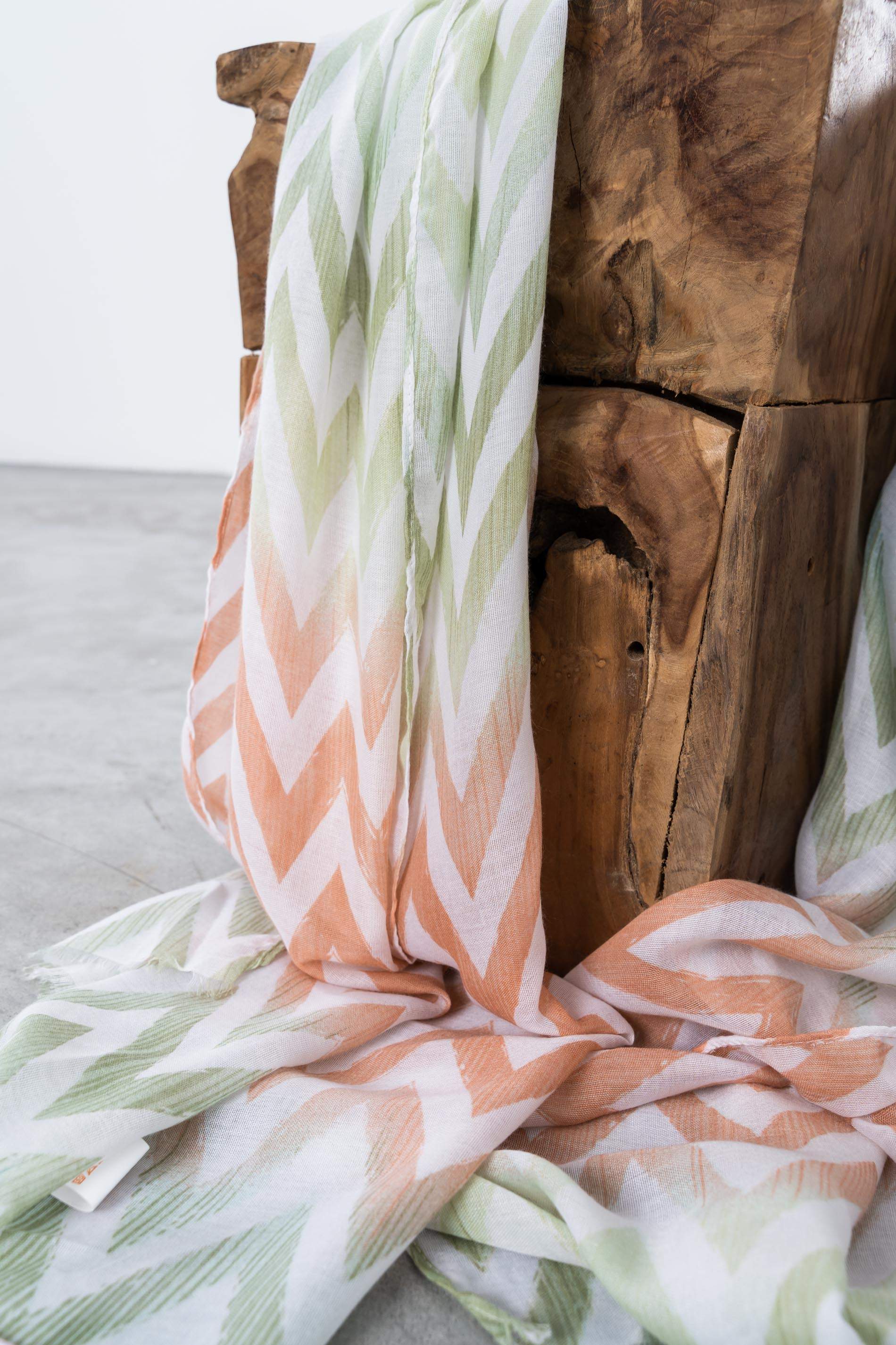 FOULARD GEOMETRICO PASTEL