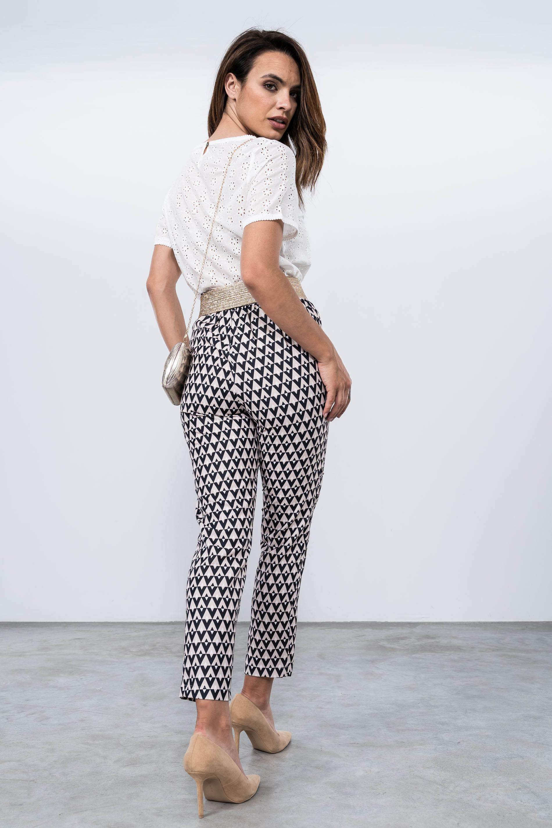 BLUSA CALADOS FLOR MANGA CORTA