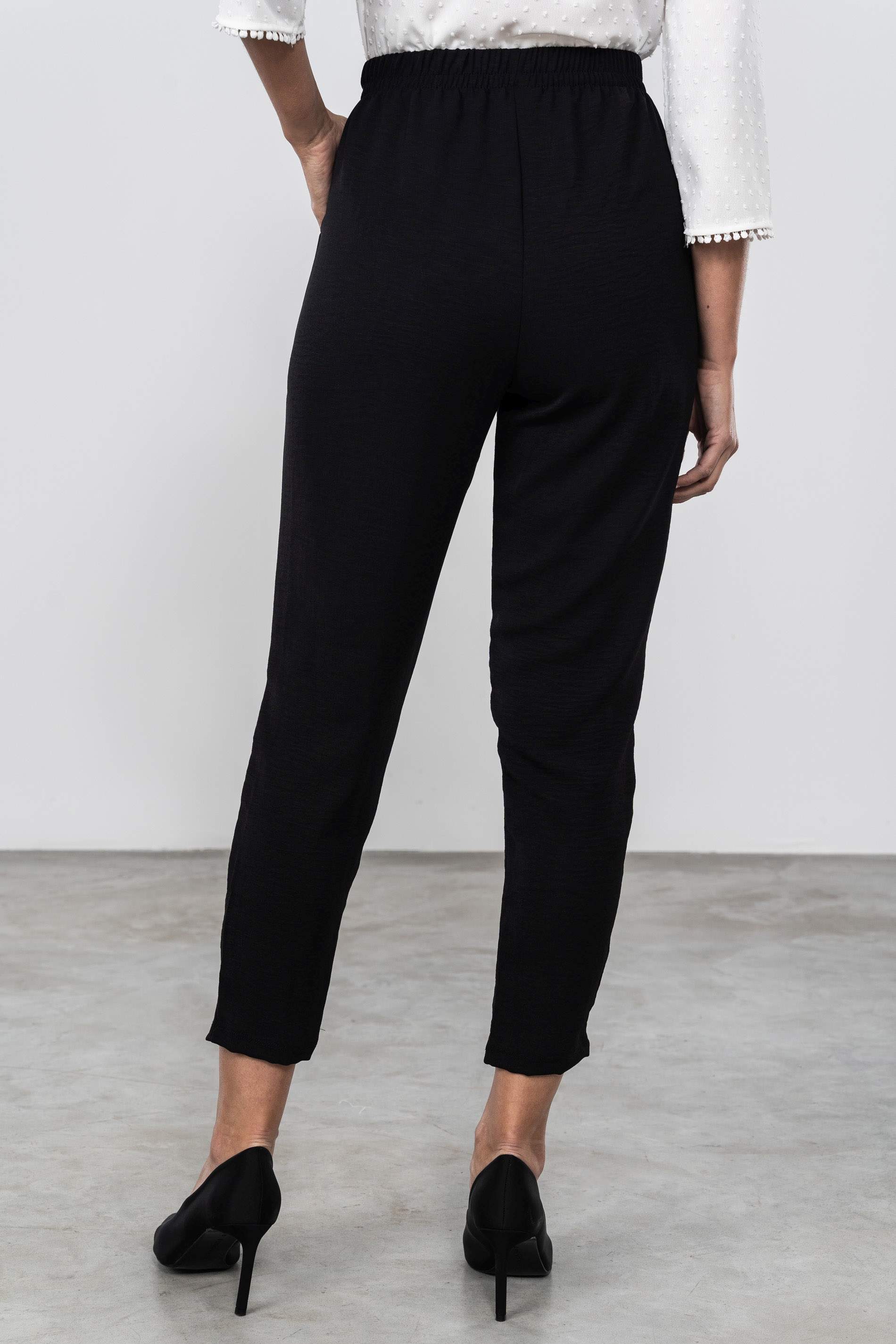 PANTALON HOLGADO BASICO NEGRO