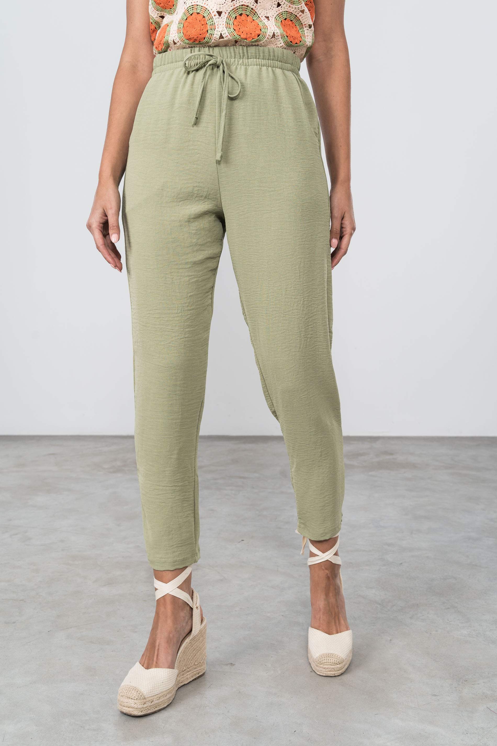 PANTALON HOLGADO BASICO KAKI