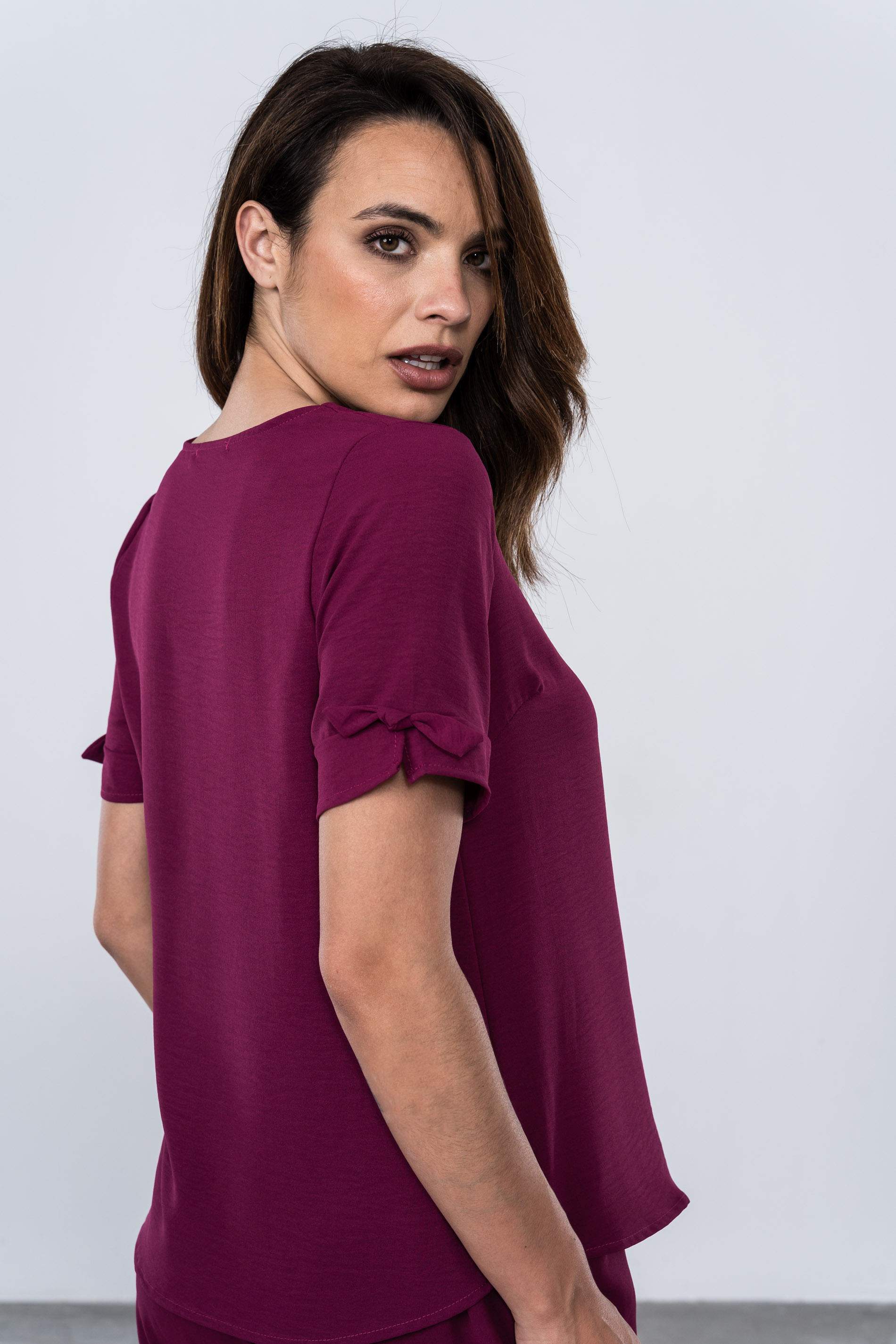 BLUSA DETALLE LAZO MANGA CORTA BERENJENA