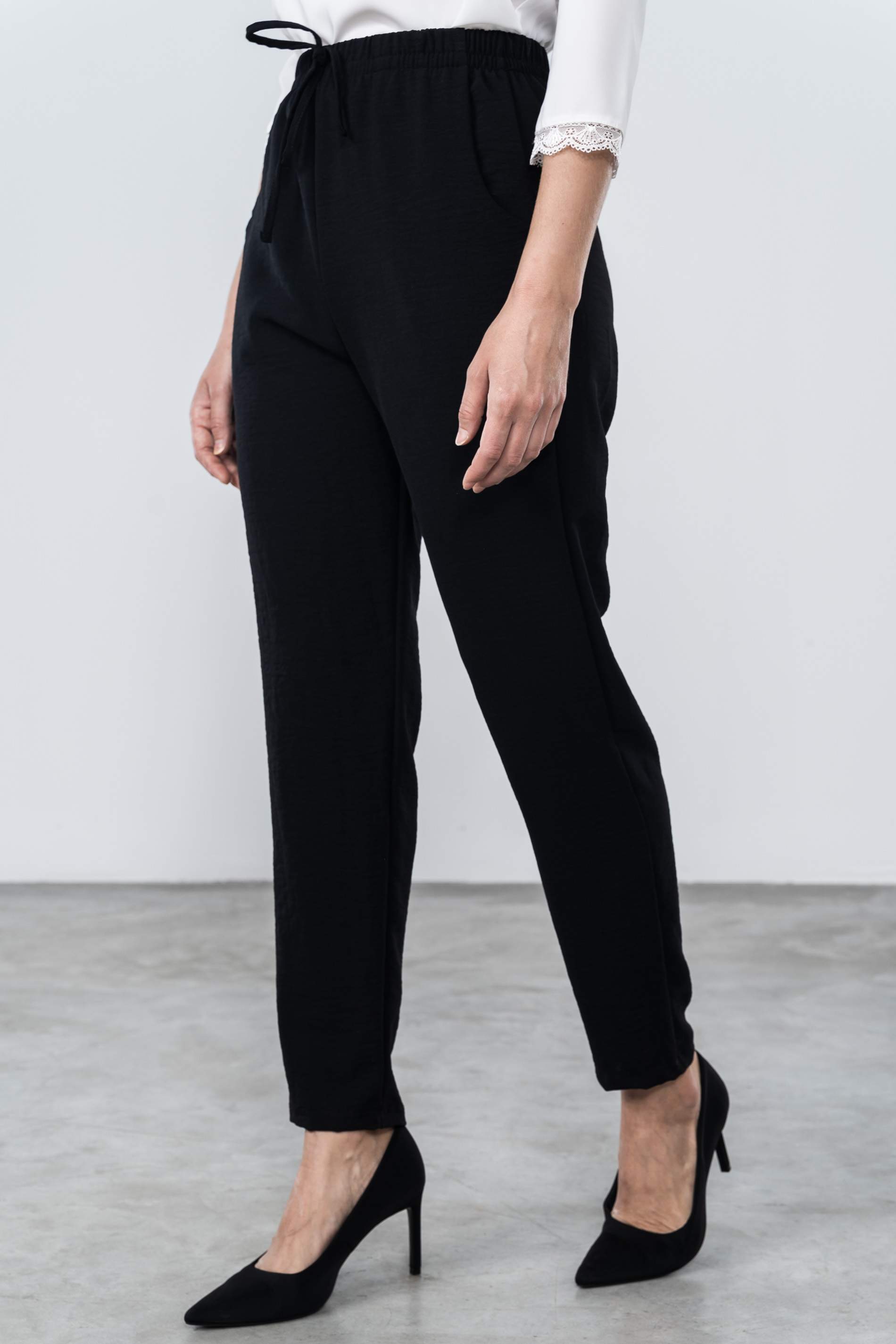 PANTALON HOLGADO CORDON NEGRO