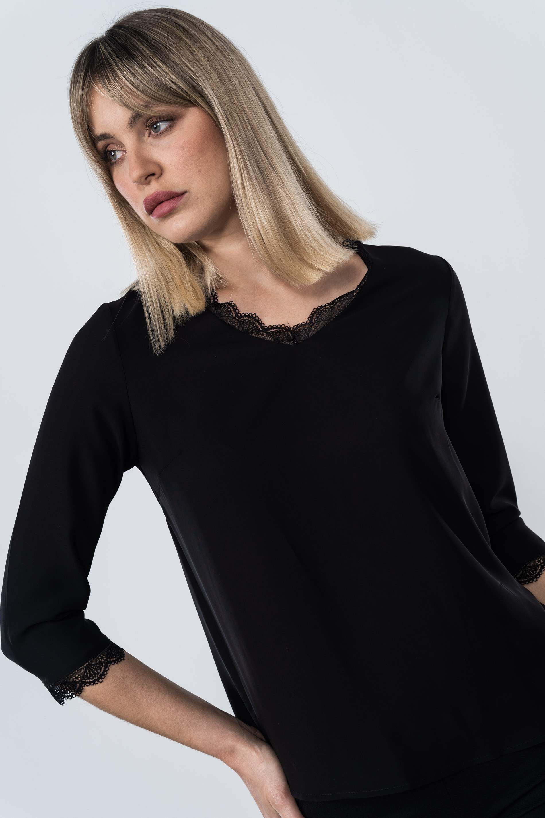 BLUSA COMBINADA ENCAJE NEGRO